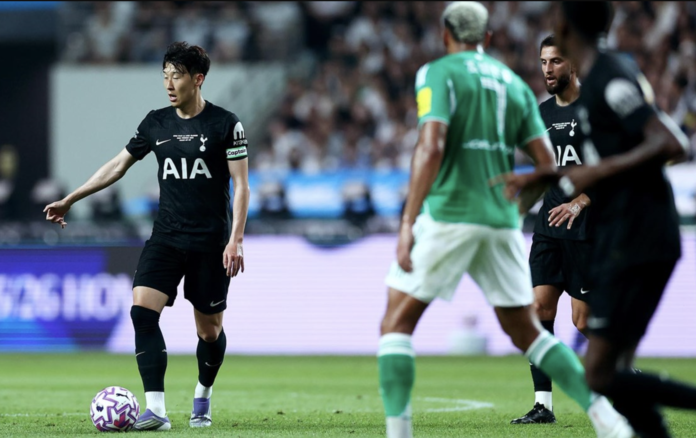 Cổ động viên Tottenham rơi nước mắt trong ngày chia tay Son Heung-min - Ảnh 2.