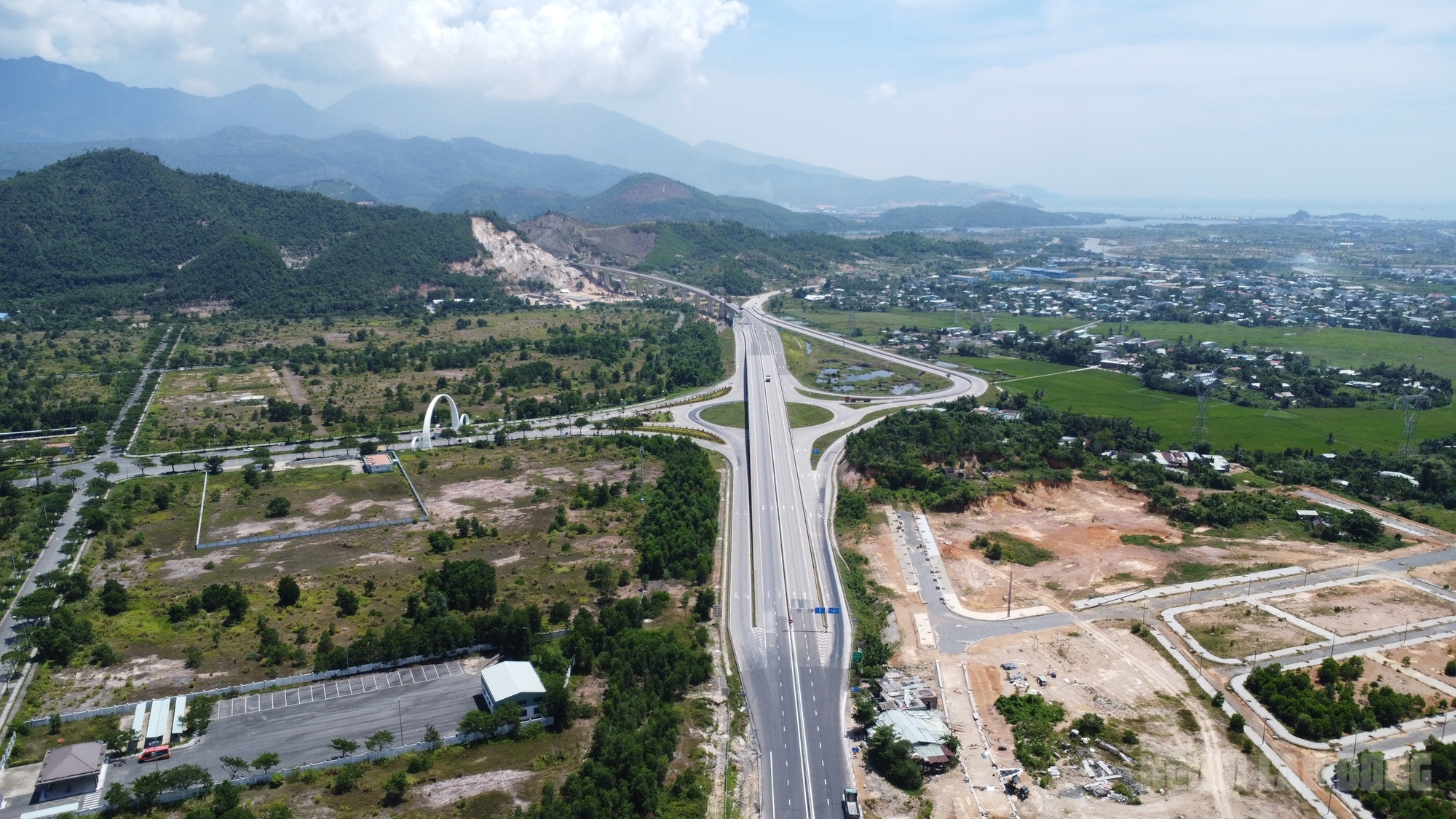 Cận cảnh cao tốc Hoà Liên - Tuý Loan trước ngày thông xe theo chỉ đạo của Thủ tướng Chính phủ- Ảnh 10.