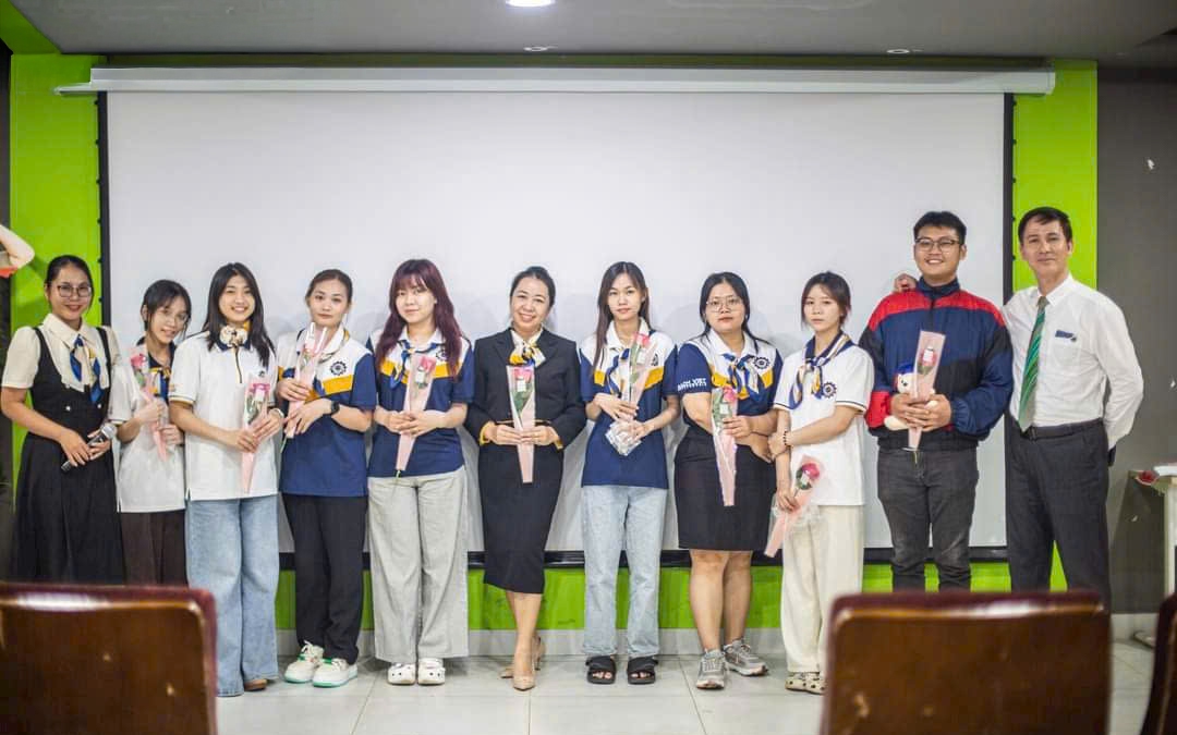 Bất ngờ với số lượng thí sinh đăng ký vào trường cao đẳng năm 2025 - Ảnh 2.