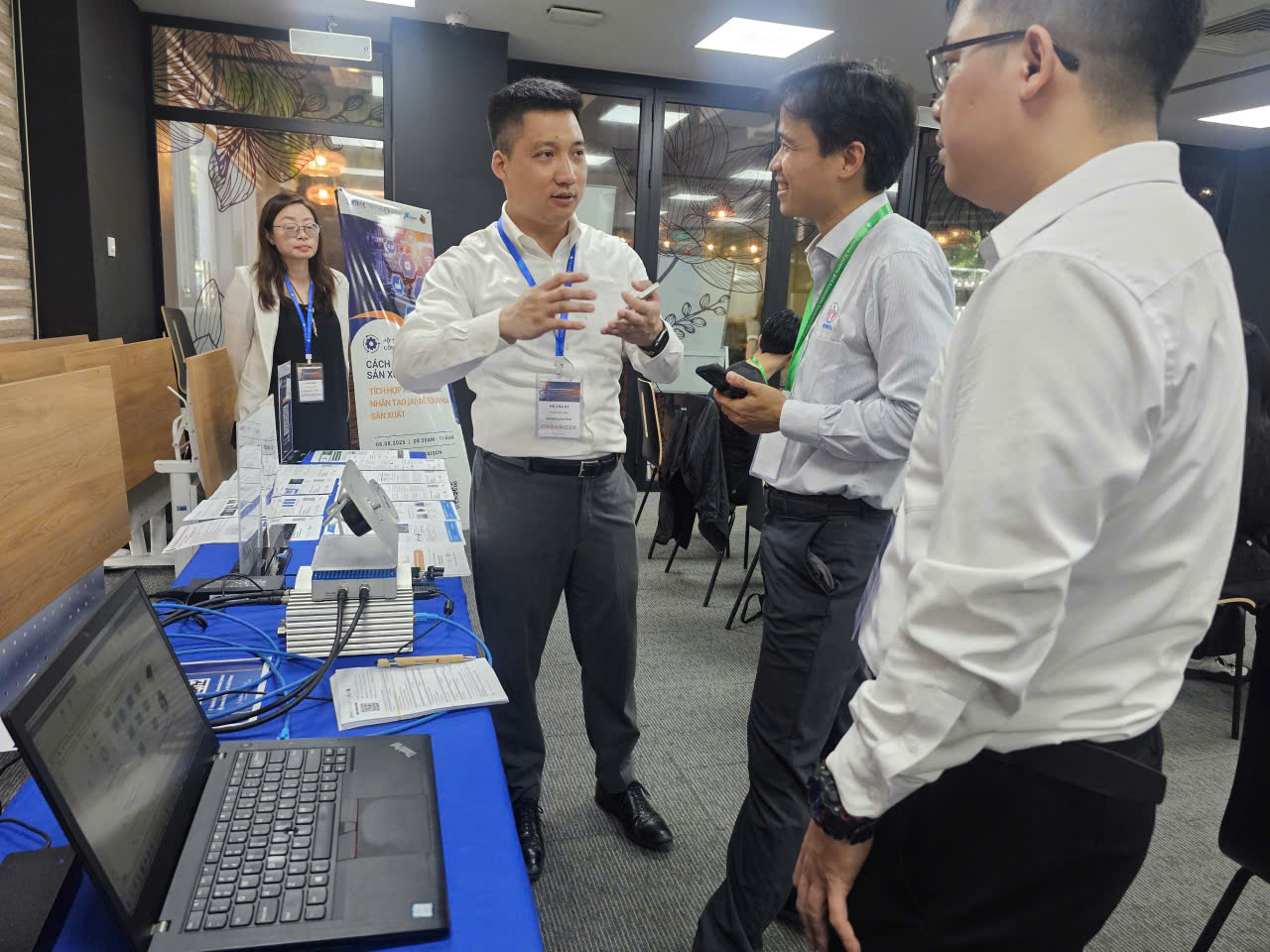 Vietnámi vállalkozások mesterséges intelligenciát használnak kókuszdiók számolására és járművek figyelésére emberek helyett, 99%-os pontossággal - 2. kép. Doanh nghiệp Việt đưa AI vào đếm dừa, giám sát xe thay con người, chính xác đến 99%- Ảnh 2.