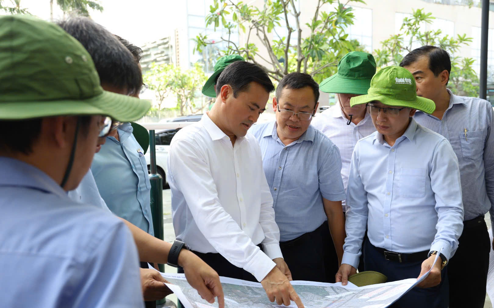 Khởi công công trình “thay áo” bờ Bắc Kênh Đôi - Ảnh 2.
