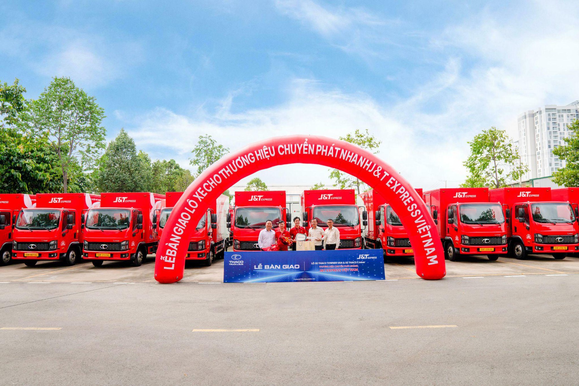 THACO AUTO bàn giao lô 315 xe tải cho J&T Express Việt Nam- Ảnh 2.