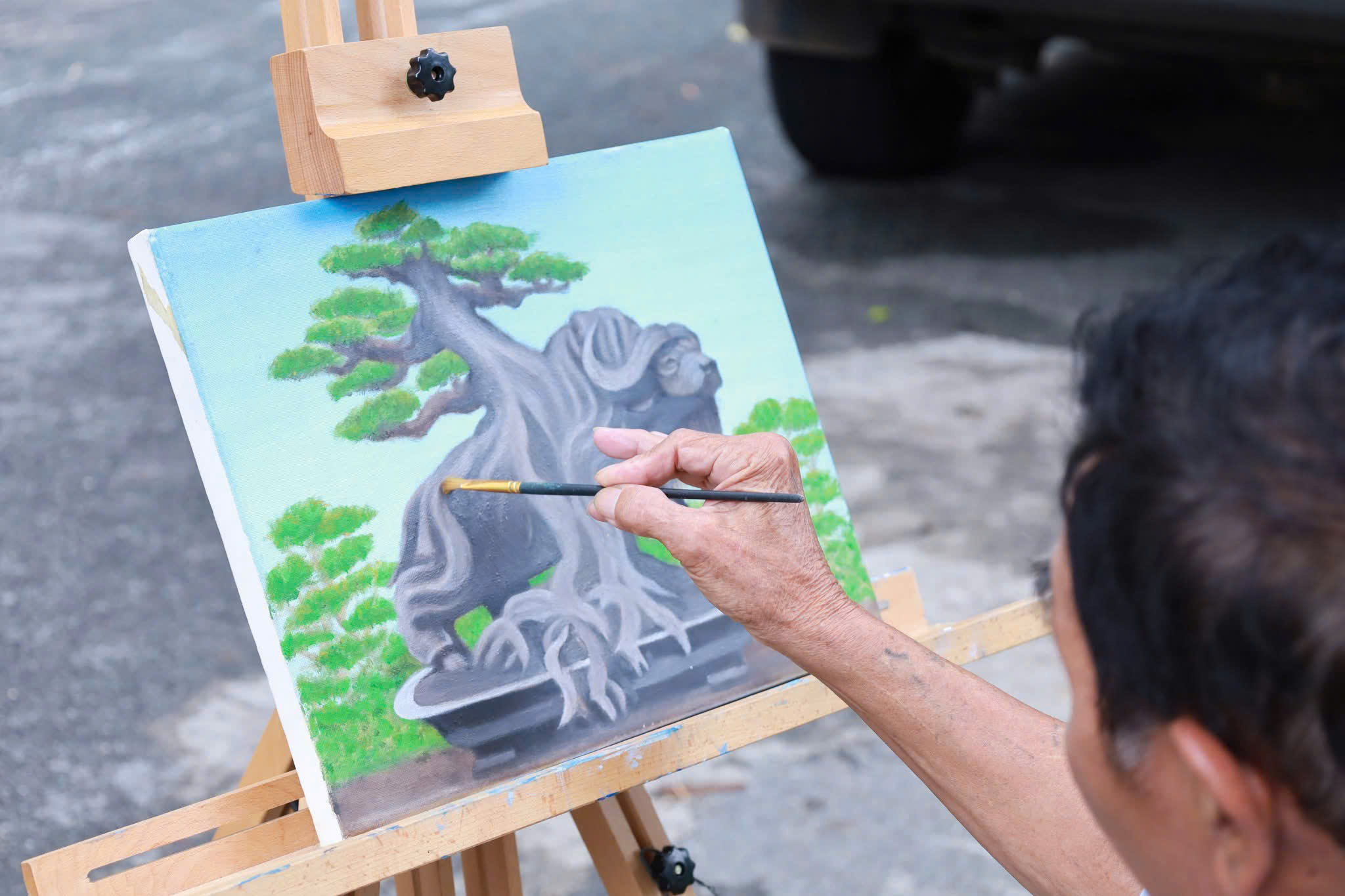 Người họa sĩ sau bộ đồng phục bảo vệ - Ảnh 7.
