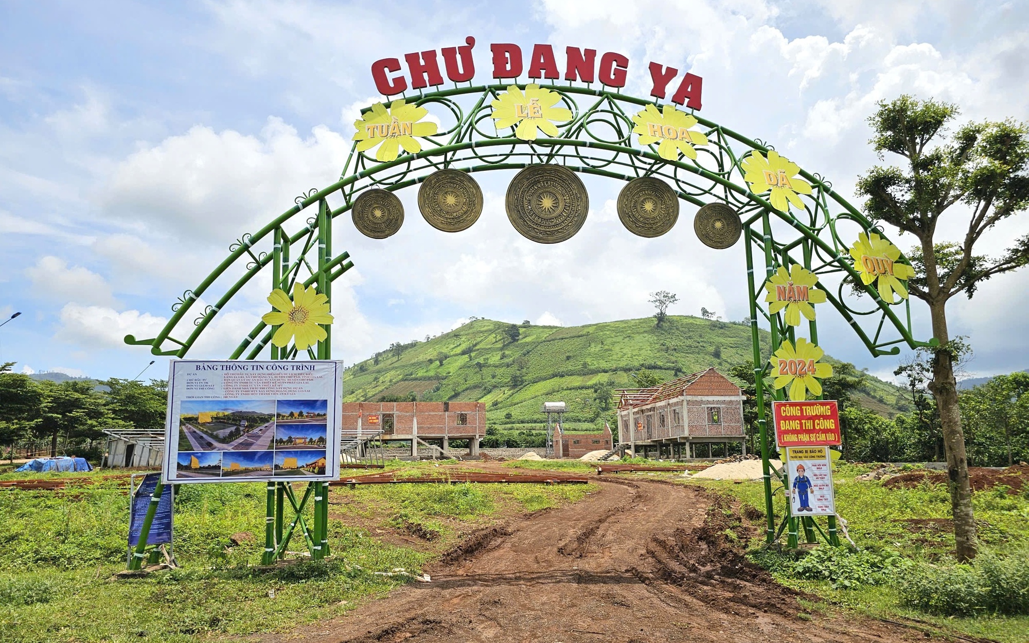 Nhà rông 9,4 tỉ dừng thi công: Làm bằng tre, nứa... không thể thanh toán- Ảnh 2.