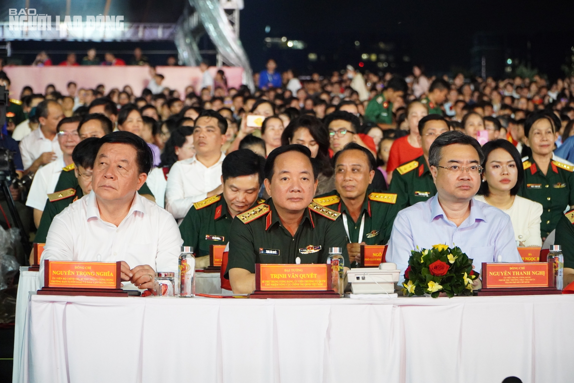 Chủ tịch Quốc hội Trần Thanh Mẫn dự chương trình "Dưới cờ vinh quang" tại điểm cầu TP HCM- Ảnh 2. Chủ tịch Quốc hội Trần Thanh Mẫn dự chương trình "Dưới cờ vinh quang" tại điểm cầu TP HCM- Ảnh 2.