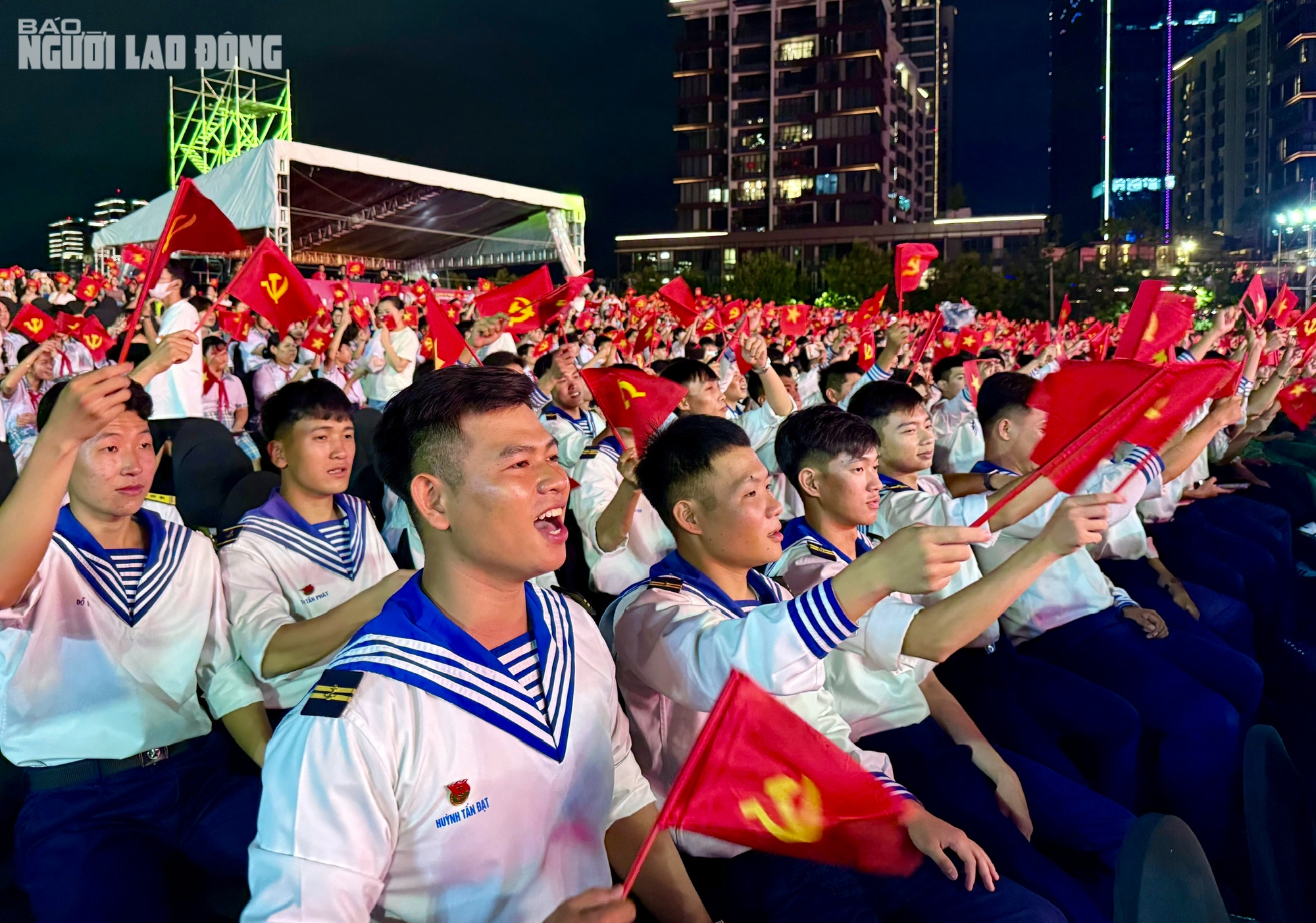 Chủ tịch Quốc hội Trần Thanh Mẫn dự chương trình "Dưới cờ vinh quang" tại điểm cầu TP HCM- Ảnh 5. Chủ tịch Quốc hội Trần Thanh Mẫn dự chương trình "Dưới cờ vinh quang" tại điểm cầu TP HCM- Ảnh 5.
