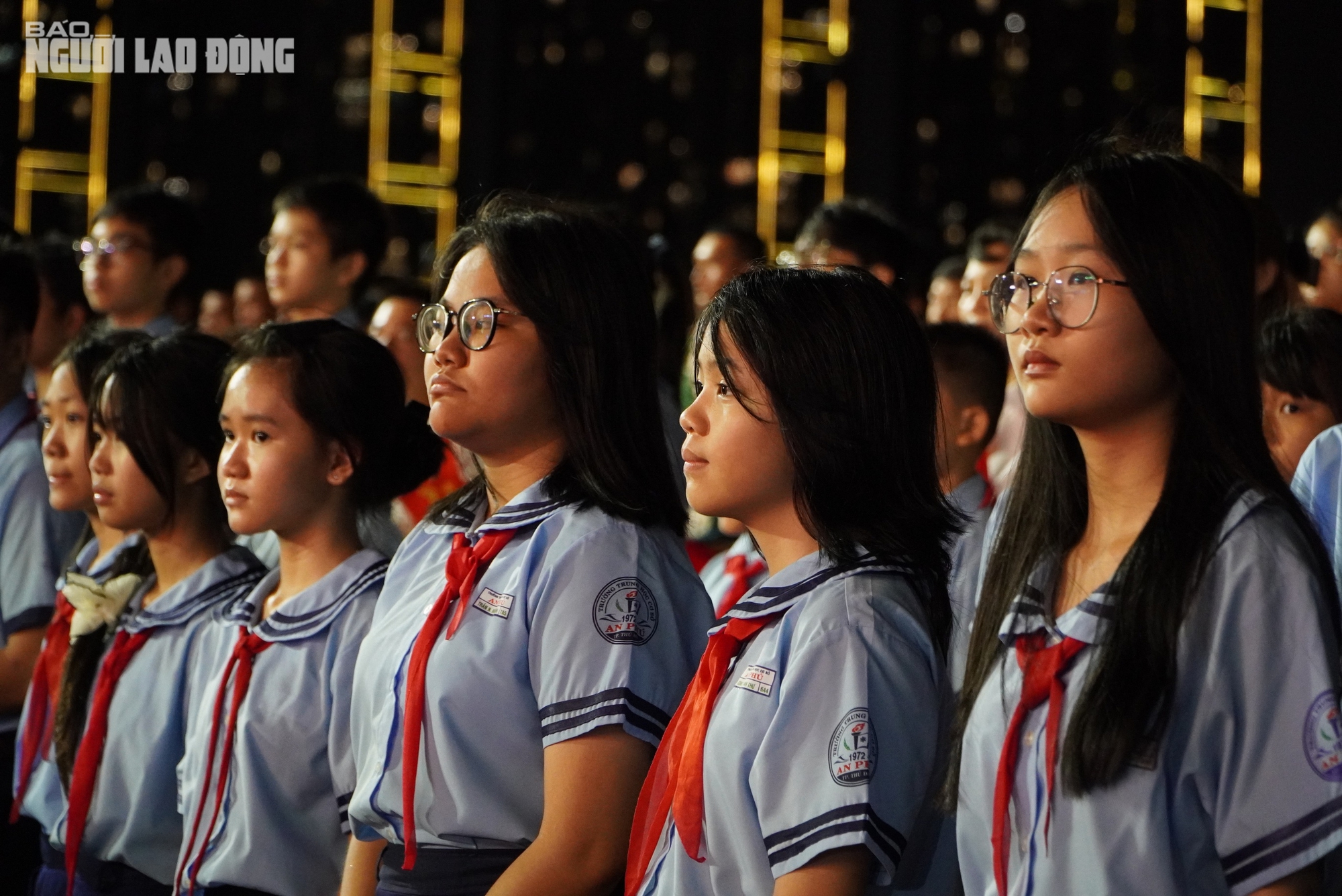 Chủ tịch Quốc hội Trần Thanh Mẫn dự chương trình "Dưới cờ vinh quang" tại điểm cầu TP HCM- Ảnh 9. Chủ tịch Quốc hội Trần Thanh Mẫn dự chương trình "Dưới cờ vinh quang" tại điểm cầu TP HCM- Ảnh 9.