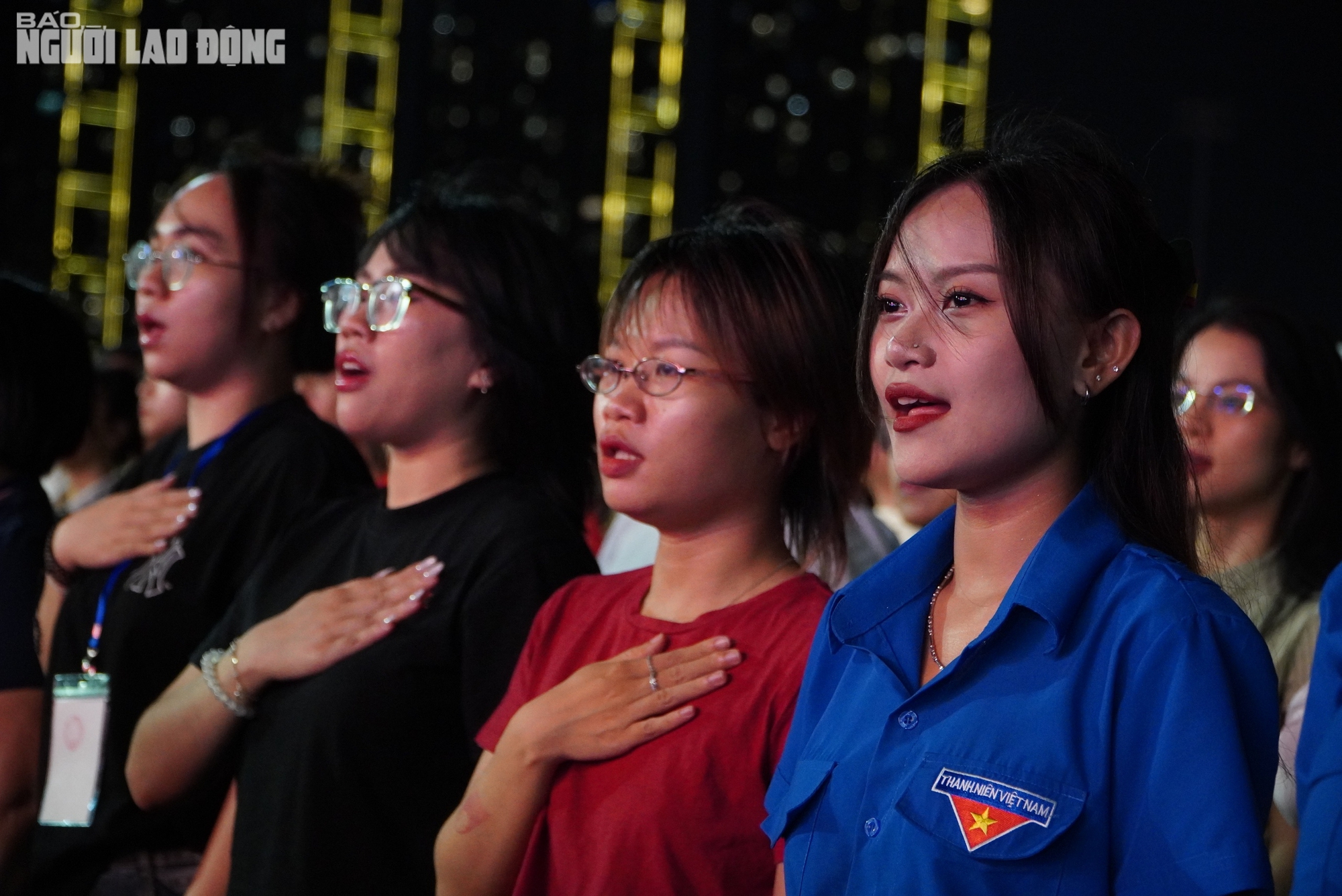 Chủ tịch Quốc hội Trần Thanh Mẫn dự chương trình "Dưới cờ vinh quang" tại điểm cầu TP HCM- Ảnh 10. Chủ tịch Quốc hội Trần Thanh Mẫn dự chương trình "Dưới cờ vinh quang" tại điểm cầu TP HCM- Ảnh 10.
