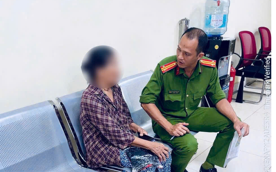 T&igrave;m bị hại li&ecirc;n quan nh&oacute;m giả danh c&ocirc;ng an, cưỡng đoạt tiền người d&acirc;n - Ảnh 2.