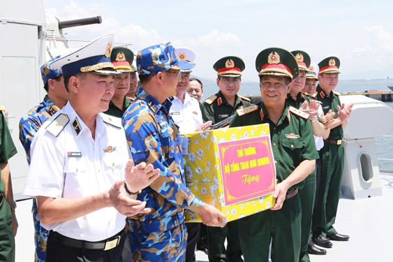 Nêu cao quyết tâm luyện tập diễu binh lực lượng vũ trang trên biển- Ảnh 1. Nêu cao quyết tâm luyện tập diễu binh lực lượng vũ trang trên biển- Ảnh 1.