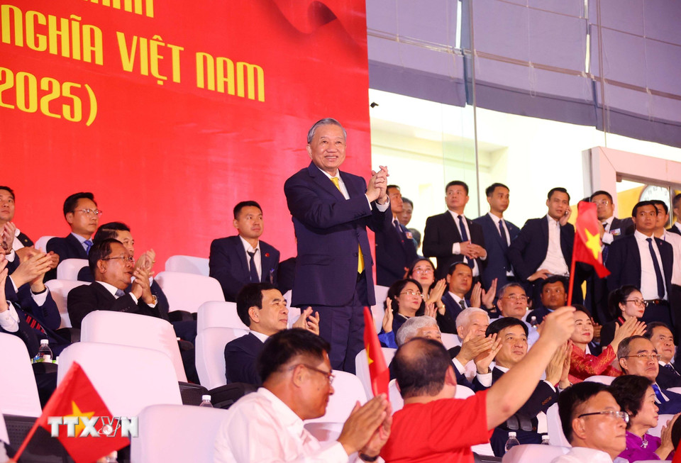 Kunstprogram 80 år på veien med uavhengighet - Frihet - Lykke i Vietnam - Bilde 1. Chương trình nghệ thuật 80 năm hành trình Độc lập - Tự do - Hạnh phúc tại Việt Nam - Ảnh 1.