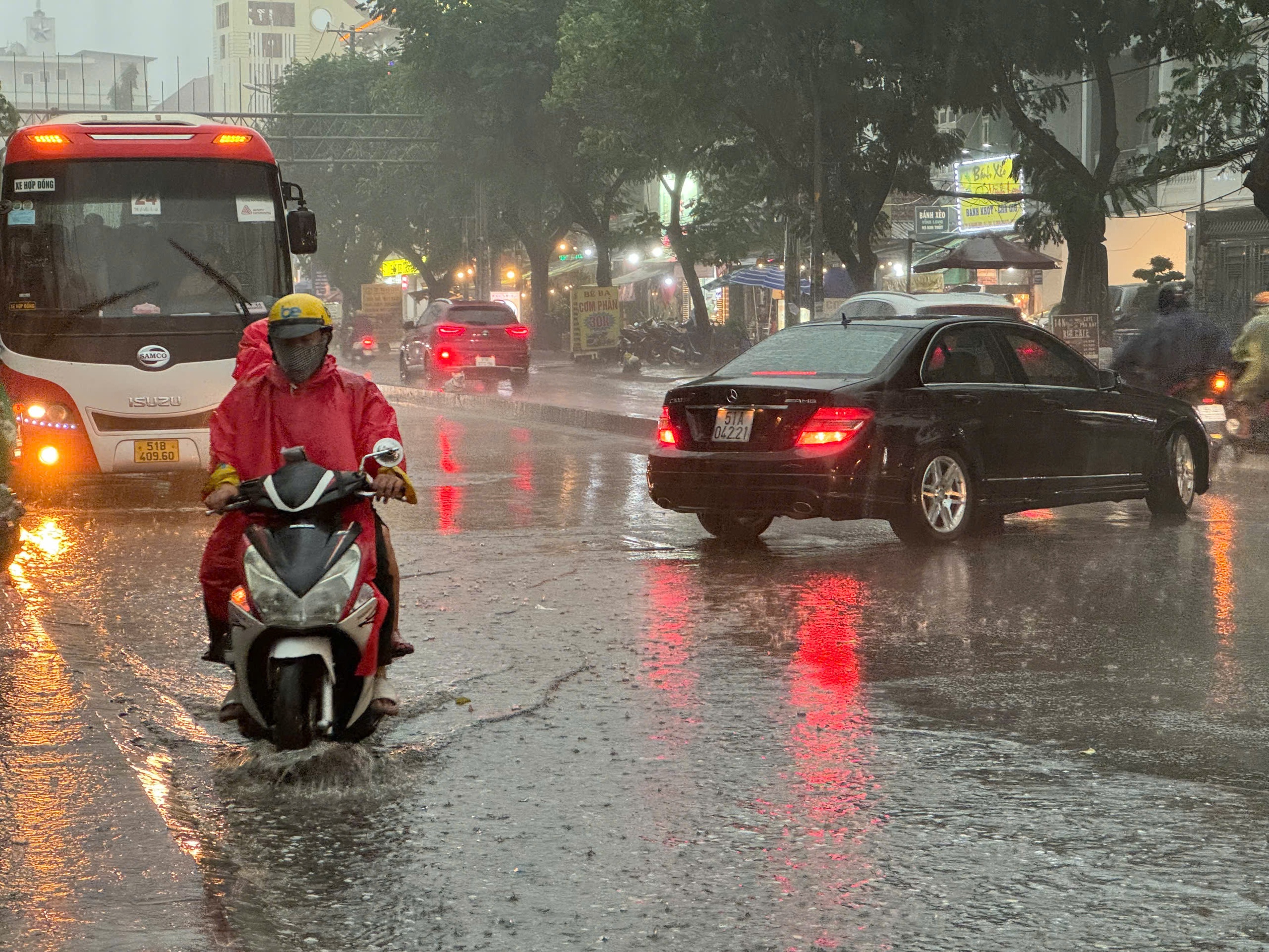 Thời tiết TP HCM hôm nay, 1-9: Duy trì hình thái, mưa về chiều tối- Ảnh 1. Thời tiết TP HCM hôm nay, 1-9: Duy trì hình thái, mưa về chiều tối- Ảnh 1.