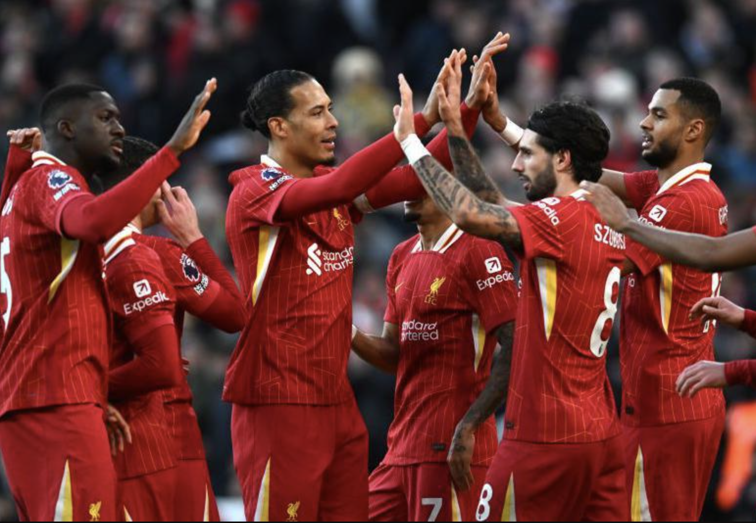 Liverpool, Alexander Isak'ı rekor bir bedelle kadrosuna katmak için anlaşmaya vardı - Fotoğraf 6. Liverpool đạt thỏa thuận chiêu mộ Alexander Isak với giá kỷ lục- Ảnh 6.