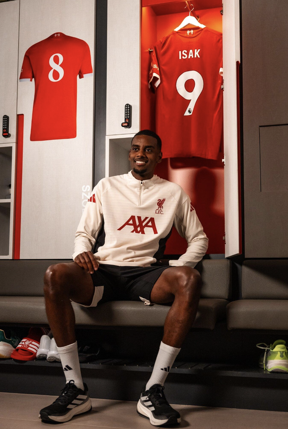 Liverpool chiêu mộ Isak 125 triệu bảng, phá kỷ lục chuyển nhượng làng bóng Anh - Ảnh 2.