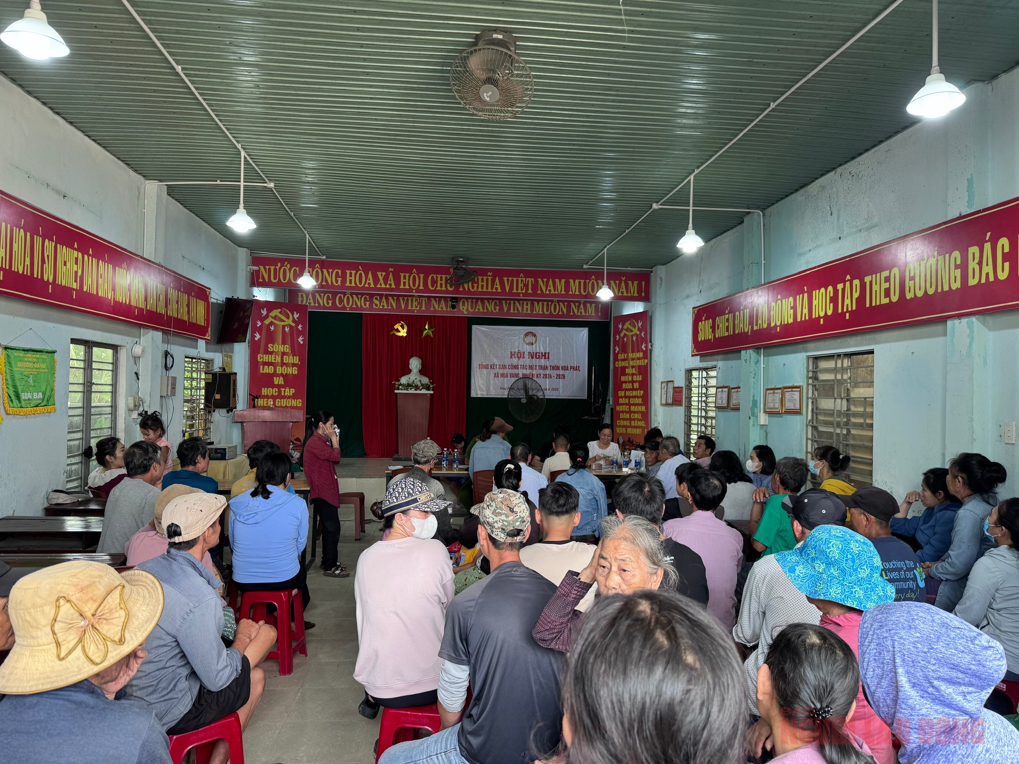 Cán bộ xã ở Đà Nẵng thức trắng đêm để hoàn thành chi trả quà Quốc khánh cho người dân - Ảnh 3. Cán bộ xã ở Đà Nẵng thức trắng đêm để hoàn thành chi trả quà Quốc khánh cho người dân - Ảnh 3.