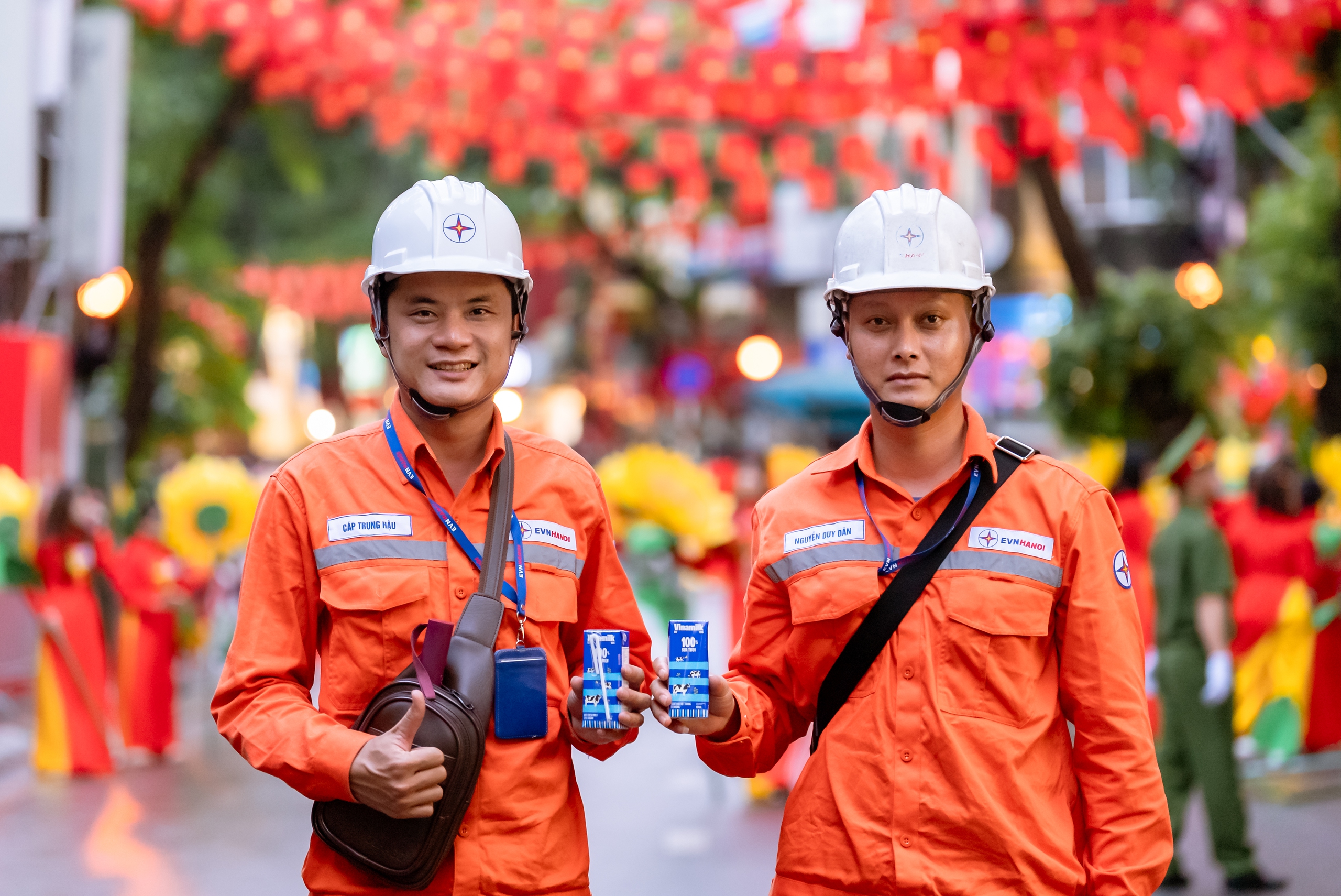 Gần 1 triệu sản phẩm Vinamilk tiếp sức cho đại lễ kỷ niệm 80 năm Quốc khánh 2-9- Ảnh 8. Gần 1 triệu sản phẩm Vinamilk tiếp sức cho đại lễ kỷ niệm 80 năm Quốc khánh 2-9- Ảnh 8.