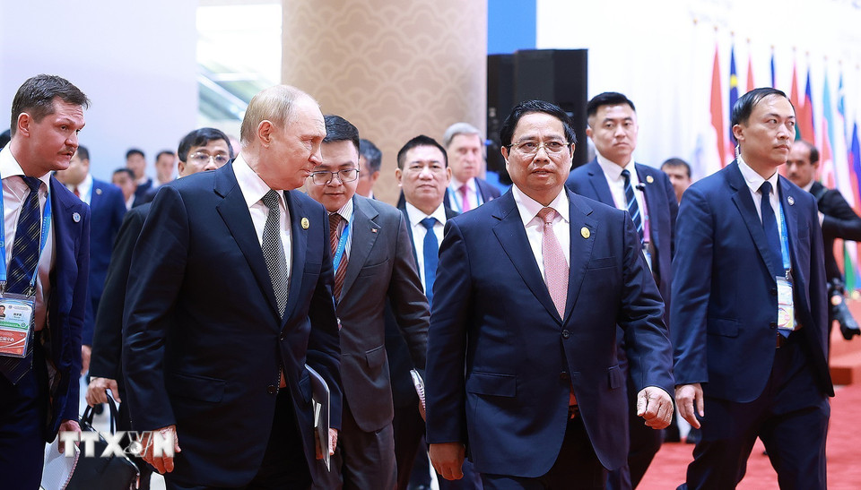 Thủ tướng Phạm Minh Chính gặp Tổng thống Nga Vladimir Putin - Ảnh 4.