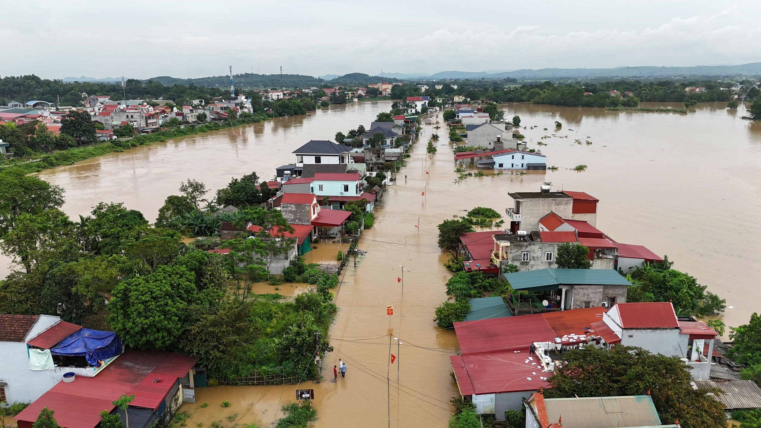 Mưa bão tàn phá, Thanh Hóa công bố tình huống khẩn cấp 2 xã biên giới - Ảnh 2.