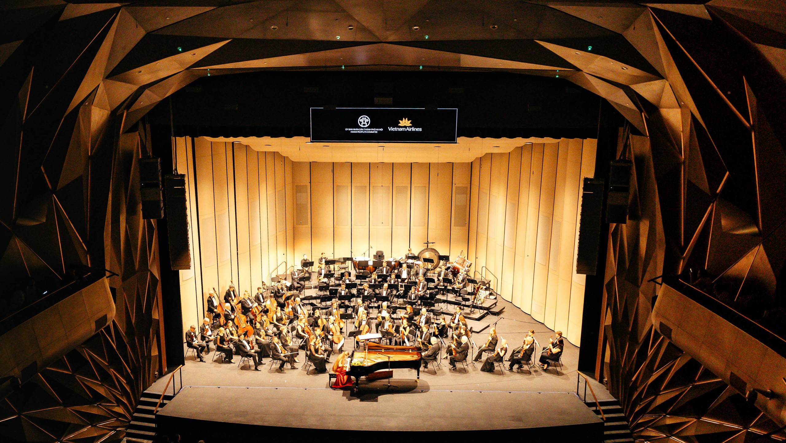 Dàn nhạc giao hưởng top 5 thế giới biểu diễn tại "Vietnam Airlines Classic - Hanoi Concert 2025"- Ảnh 1. Dàn nhạc giao hưởng top 5 thế giới biểu diễn tại "Vietnam Airlines Classic - Hanoi Concert 2025"- Ảnh 1.