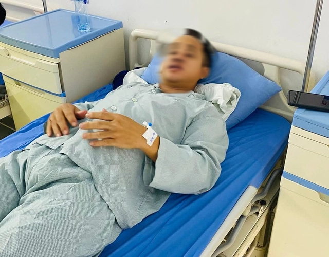 Vụ giúp người gặp tai nạn, hai anh em bị đánh nhập viện: Xác định các đối tượng hành hung- Ảnh 1.