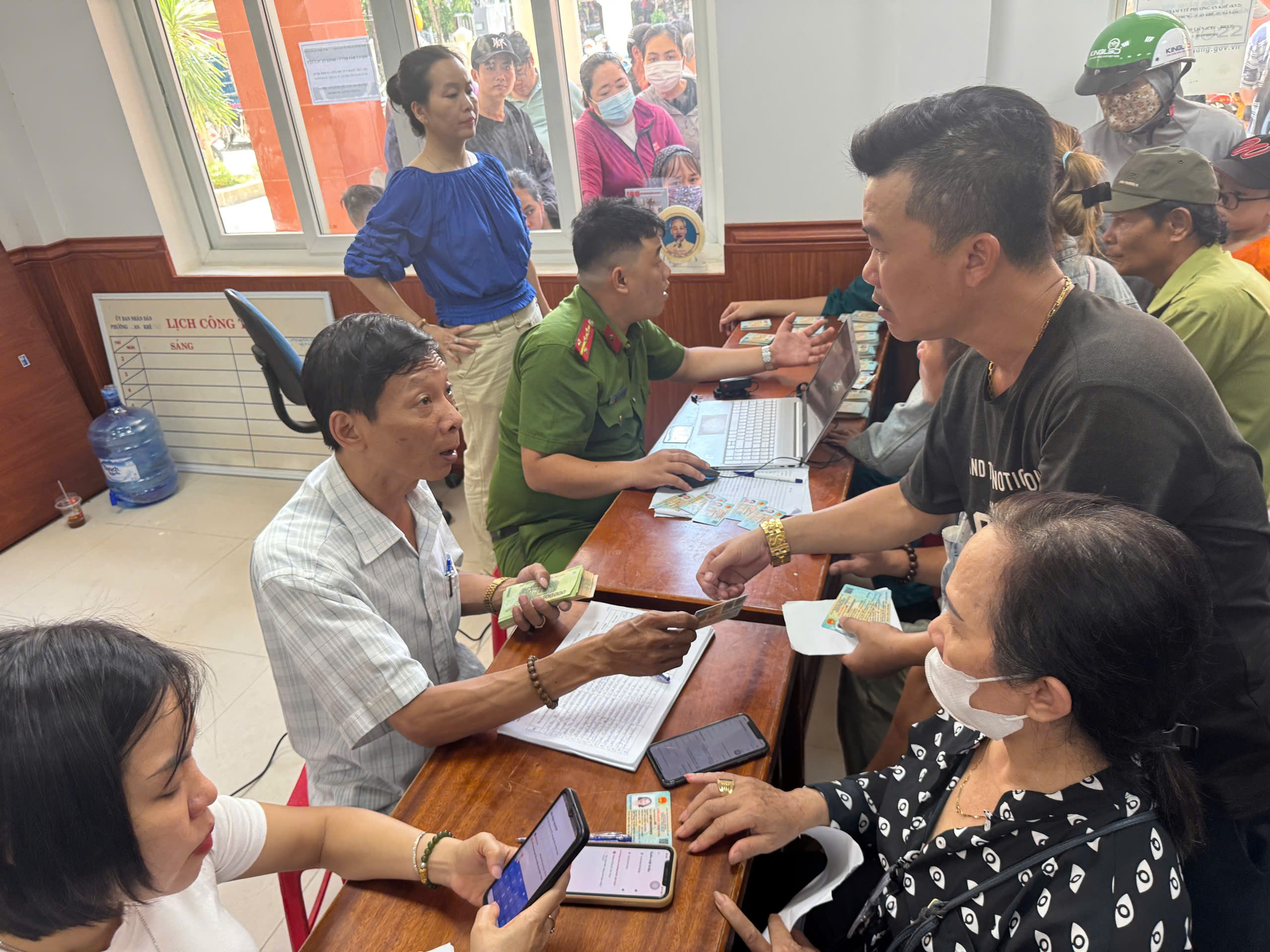 Lãnh đạo xã, phường ở Đà Nẵng giải thích về việc chậm cập nhật số liệu chi trả quà 2-9- Ảnh 1. Lãnh đạo xã, phường ở Đà Nẵng giải thích về việc chậm cập nhật số liệu chi trả quà 2-9- Ảnh 1.