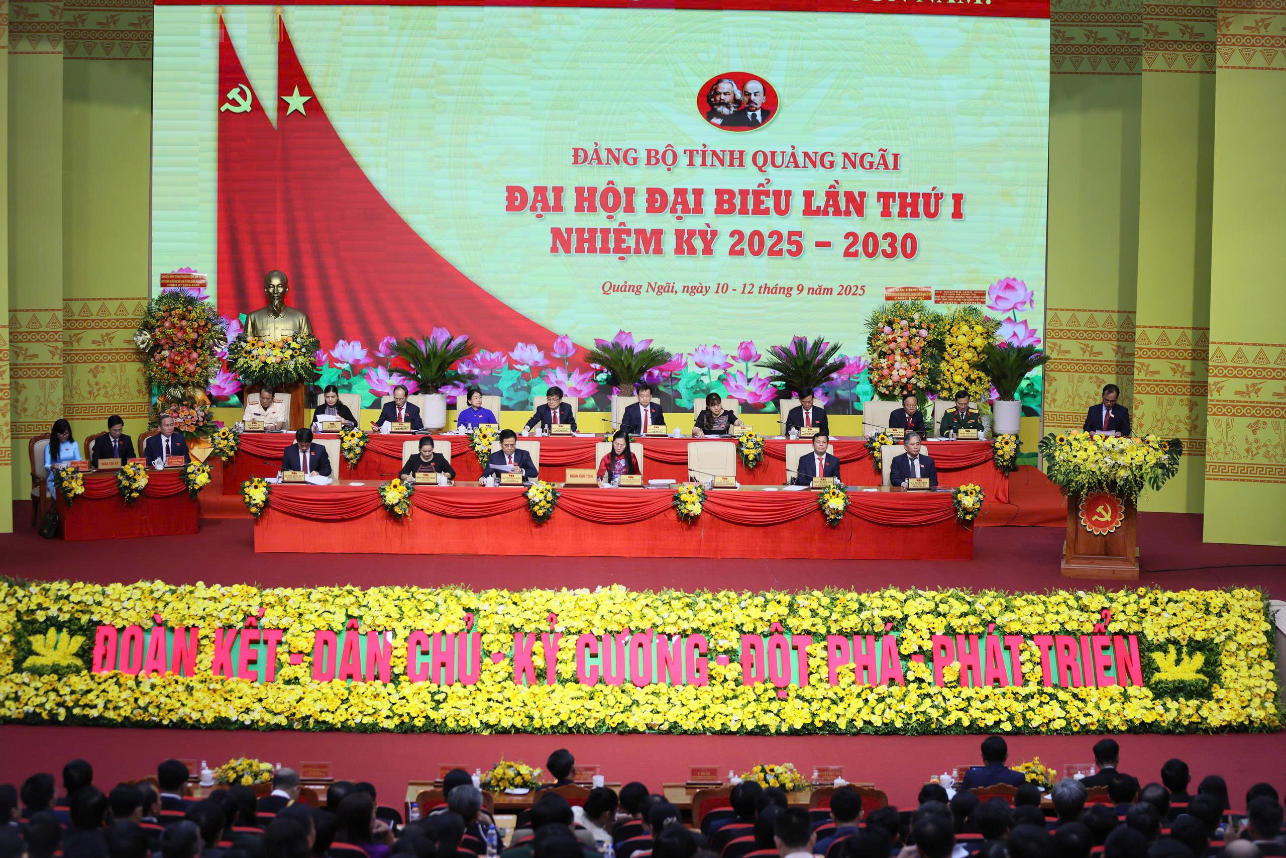 Quảng Ngãi là đơn vị đầu tiên tổ chức đại hội Đảng trong toàn quốc- Ảnh 2. Quảng Ngãi là đơn vị đầu tiên tổ chức đại hội Đảng trong toàn quốc- Ảnh 2.