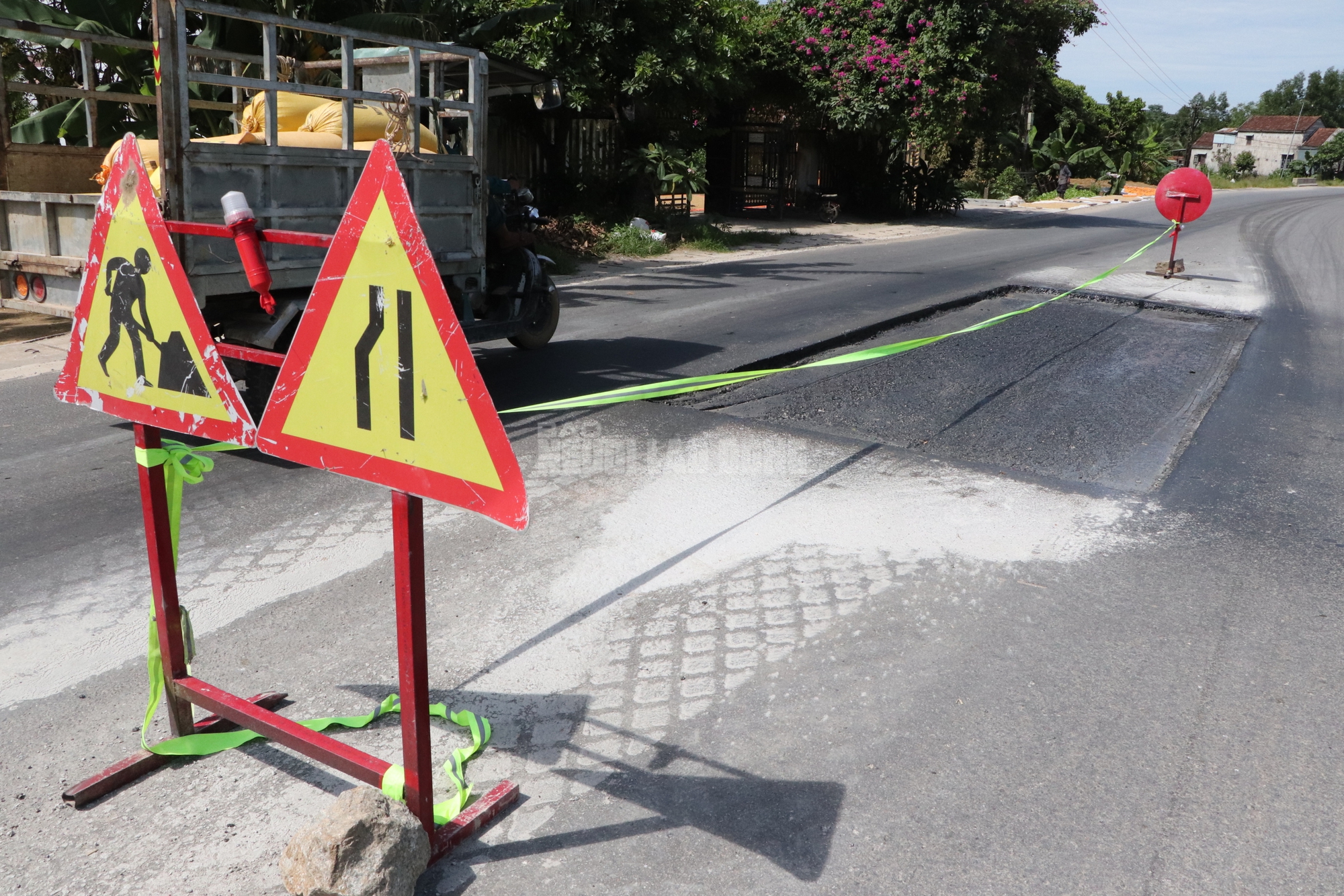 Đường 1.800 tỉ có Tập đoàn Thuận An thi công ở Đà Nẵng mới thảm nhựa đã hỏng - Ảnh 3. Đường 1.800 tỉ có Tập đoàn Thuận An thi công ở Đà Nẵng mới thảm nhựa đã hỏng - Ảnh 3.