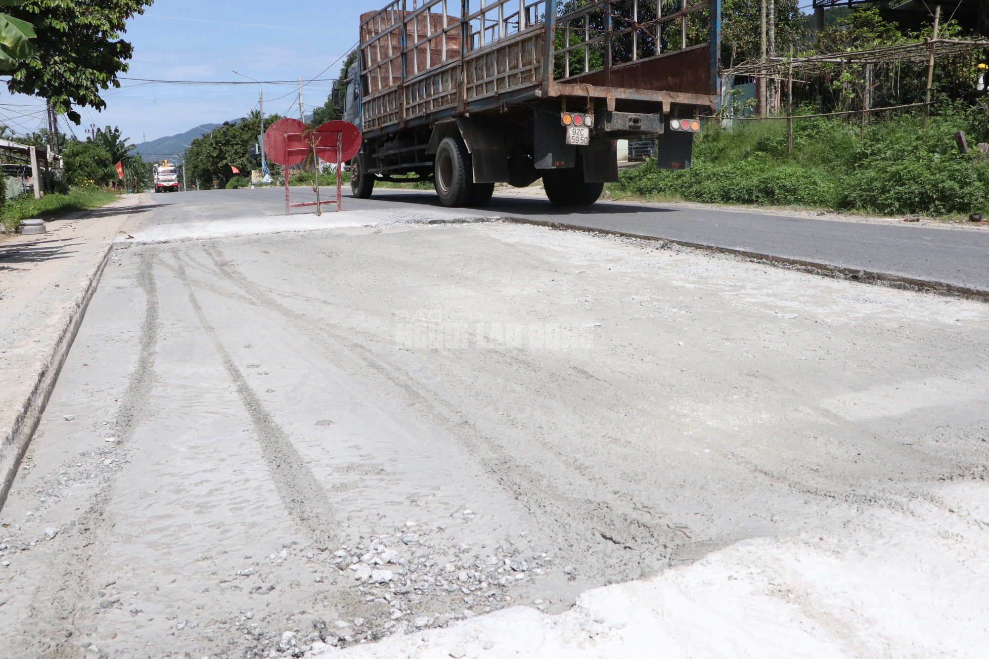 Đường 1.800 tỉ có Tập đoàn Thuận An thi công ở Đà Nẵng mới thảm nhựa đã hỏng - Ảnh 11. Đường 1.800 tỉ có Tập đoàn Thuận An thi công ở Đà Nẵng mới thảm nhựa đã hỏng - Ảnh 11.