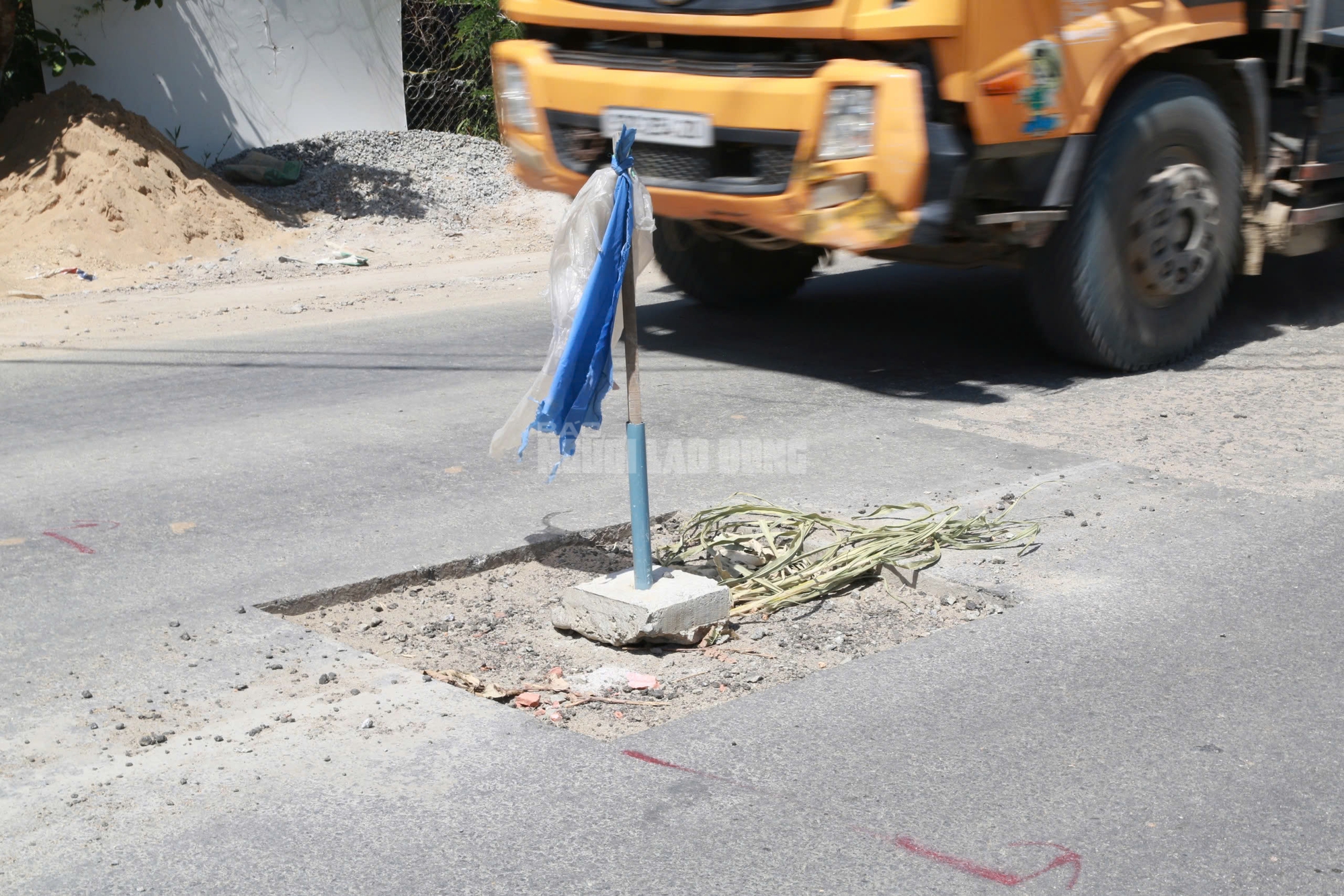Đường 1.800 tỉ có Tập đoàn Thuận An thi công ở Đà Nẵng mới thảm nhựa đã hỏng - Ảnh 17. Đường 1.800 tỉ có Tập đoàn Thuận An thi công ở Đà Nẵng mới thảm nhựa đã hỏng - Ảnh 17.