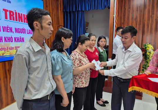 GIỮ VỮNG VAI TRÒ BỆ ĐỠ (*): Công đoàn tạo bước đột phá- Ảnh 1.