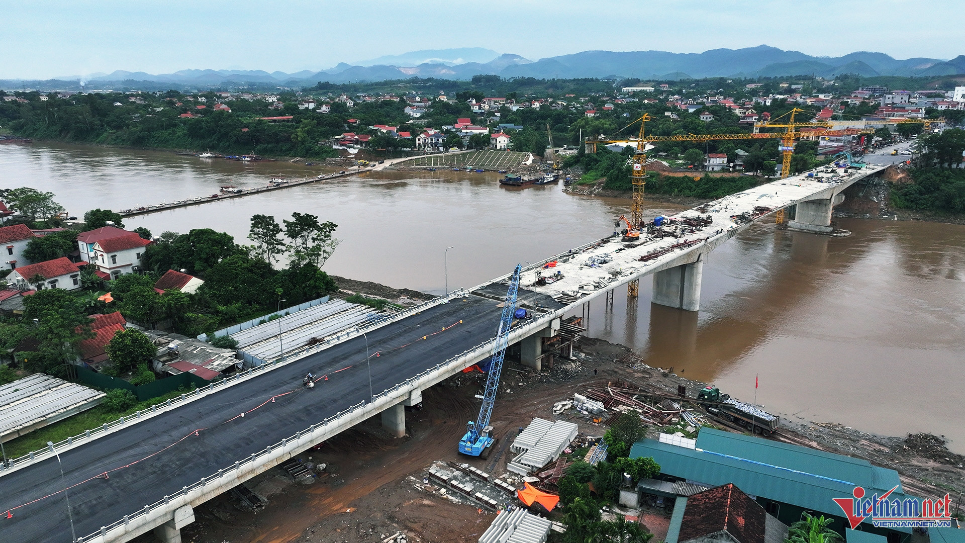 Cầu Phong Châu mới hoàn thành: Biểu tượng hồi sinh sau thảm họa sập cầu - Ảnh 4. Cầu Phong Châu mới hoàn thành: Biểu tượng hồi sinh sau thảm họa sập cầu - Ảnh 4.
