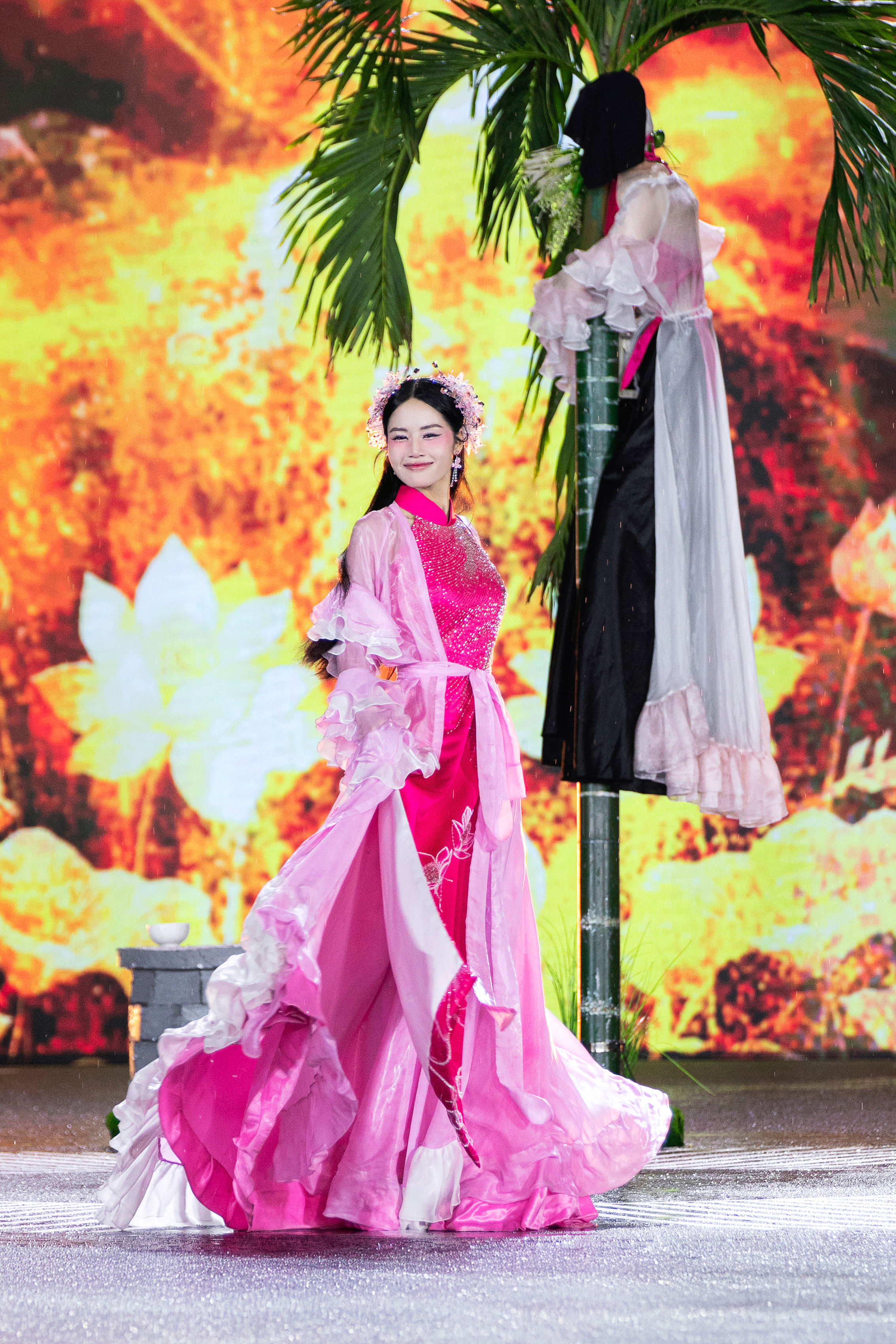 Cảnh tượng chưa từng có ở Miss Grand VietNam

- Ảnh 19.