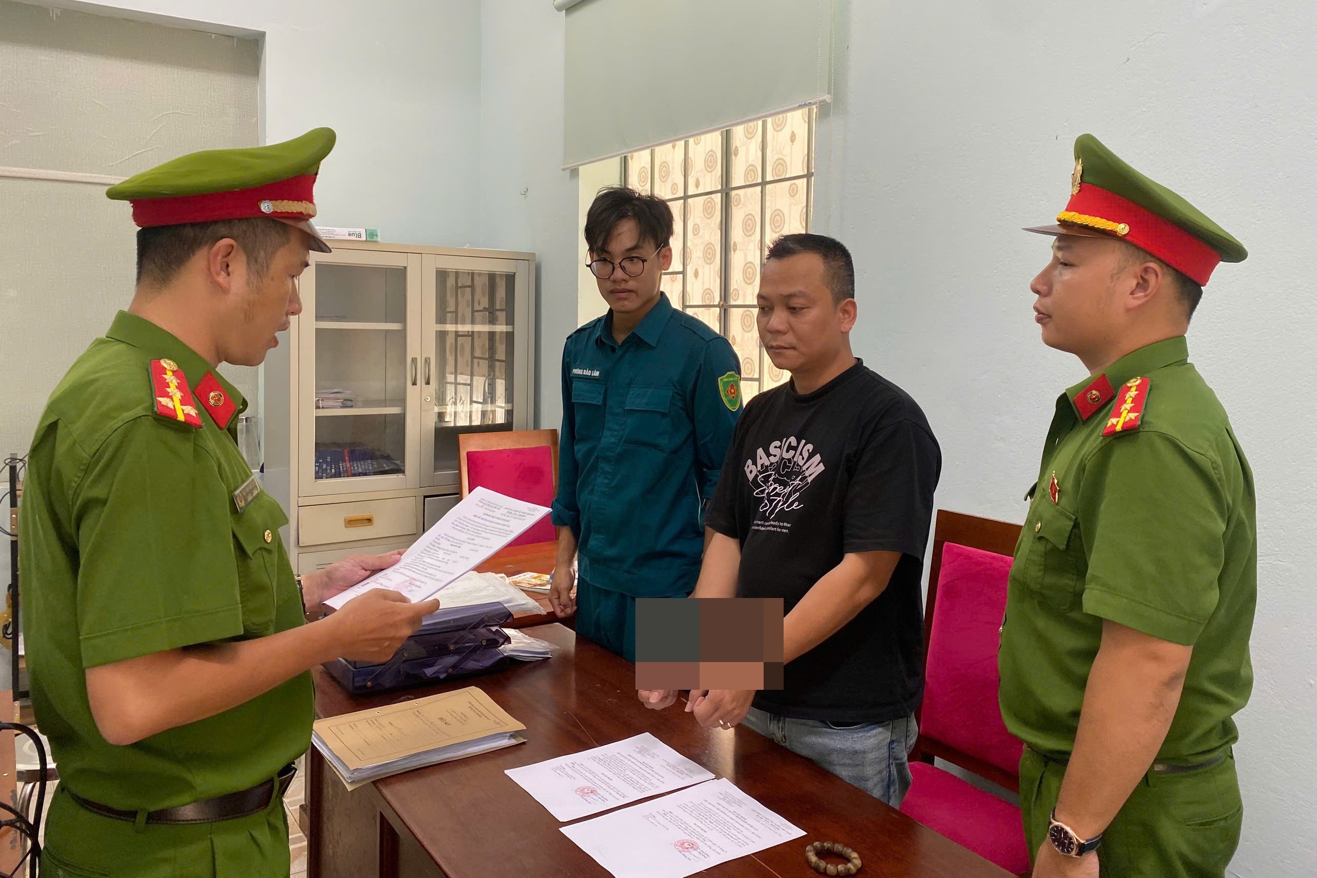 Công an Đà Nẵng bắt tạm giam 1 đối tượng để điều tra về hành vi cố ý gây thương tích- Ảnh 1. Công an Đà Nẵng bắt tạm giam 1 đối tượng để điều tra về hành vi cố ý gây thương tích- Ảnh 1.