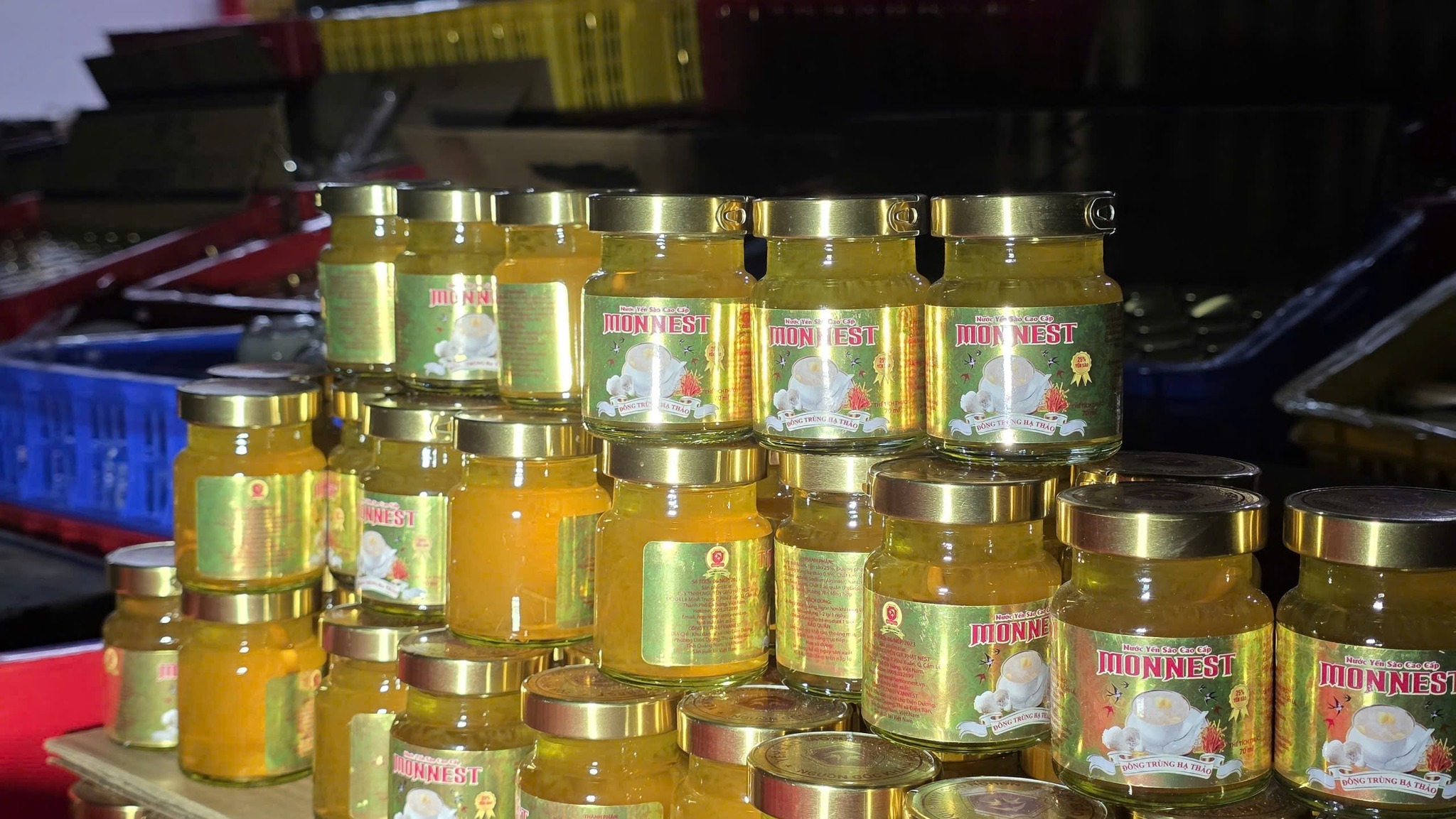 Quy mô gây choáng của tổng kho sản xuất nước yến giả tại Đà Nẵng - Ảnh 4. Quy mô gây choáng của tổng kho sản xuất nước yến giả tại Đà Nẵng - Ảnh 4.