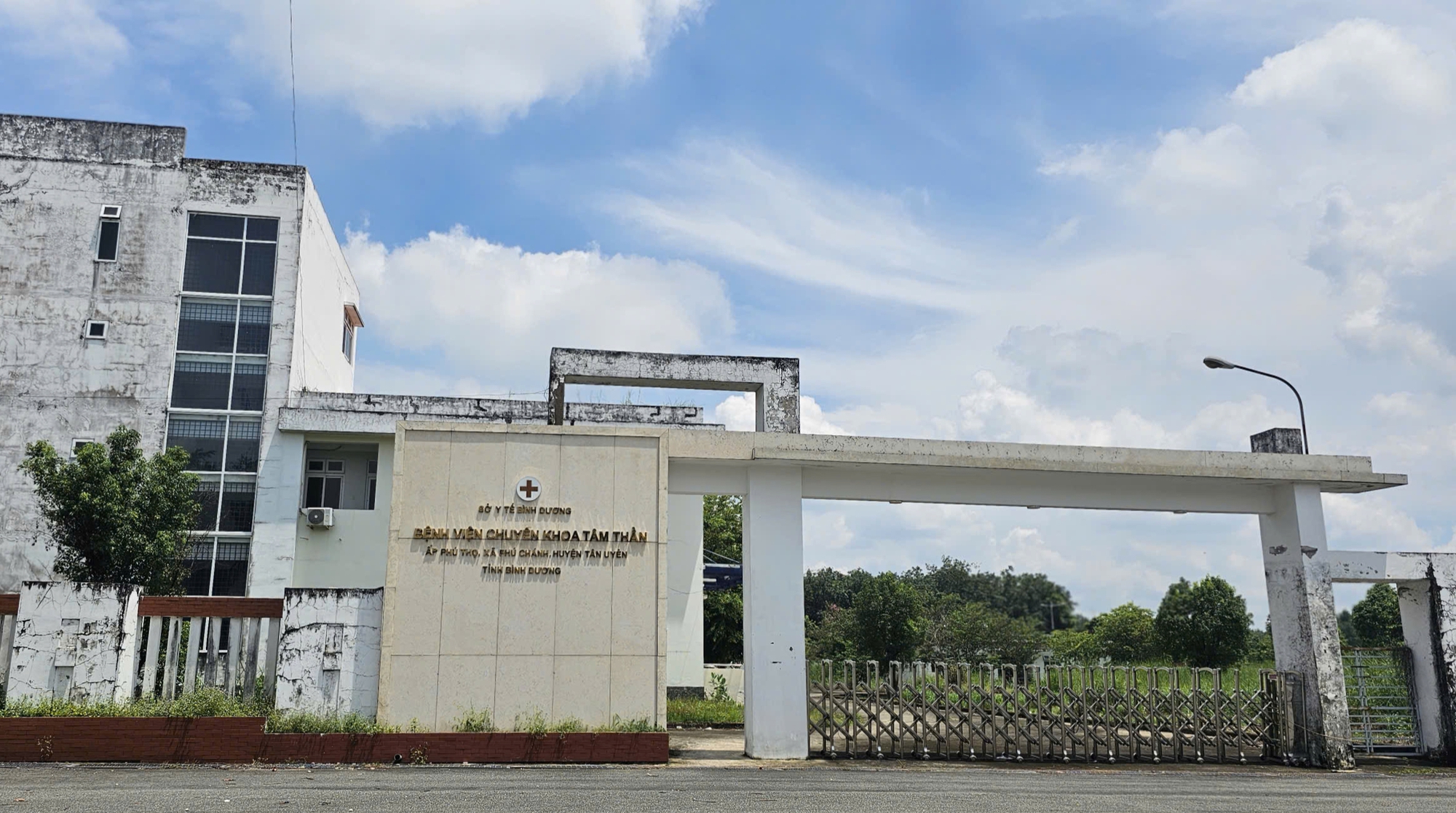Hình ảnh Bệnh viện Tâm thần ở TP HCM bỏ hoang nhiều năm- Ảnh 1.