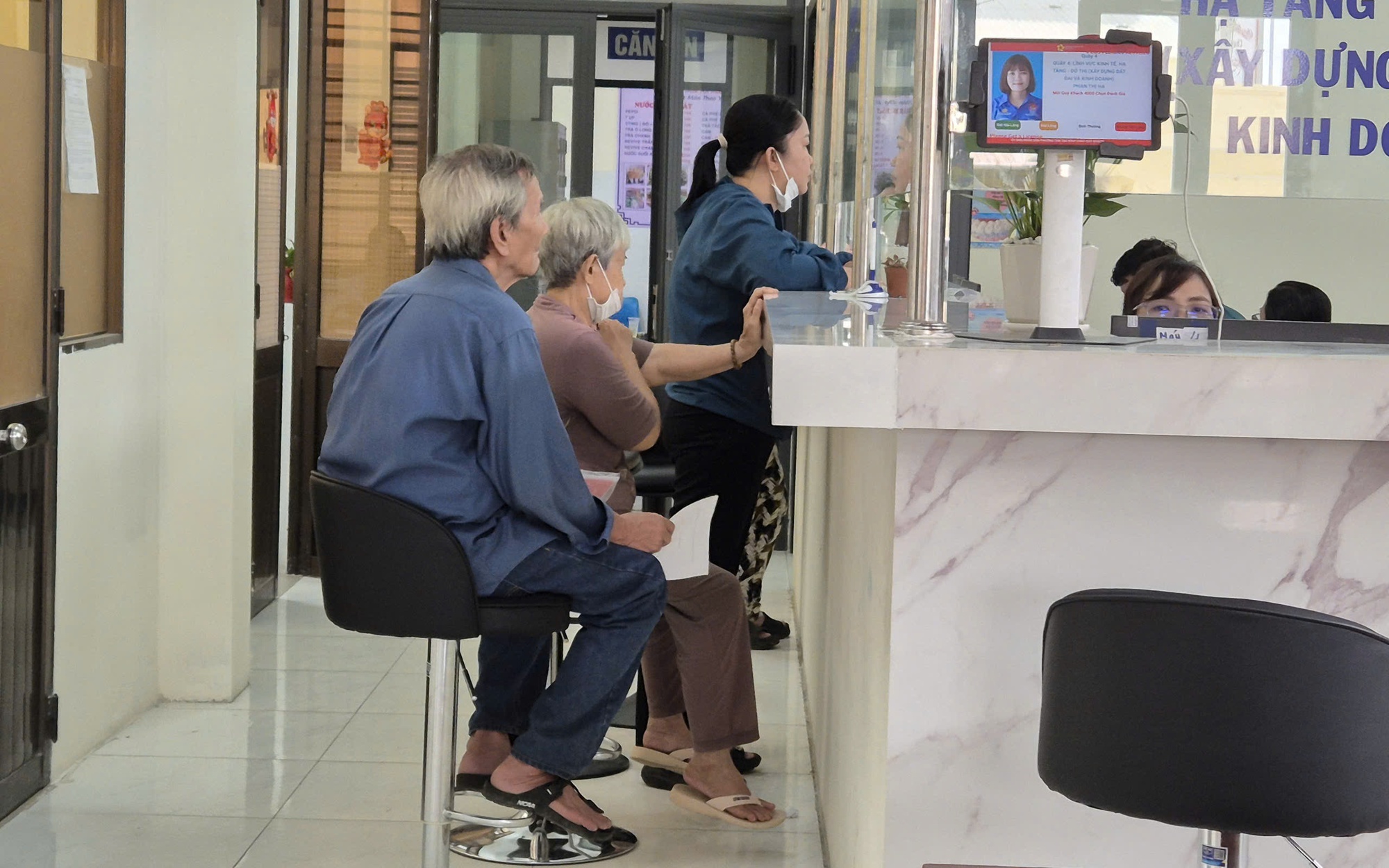 Doanh nghiệp khó khăn được tạm dừng đóng quỹ hưu trí và tử tuất - Ảnh 2.