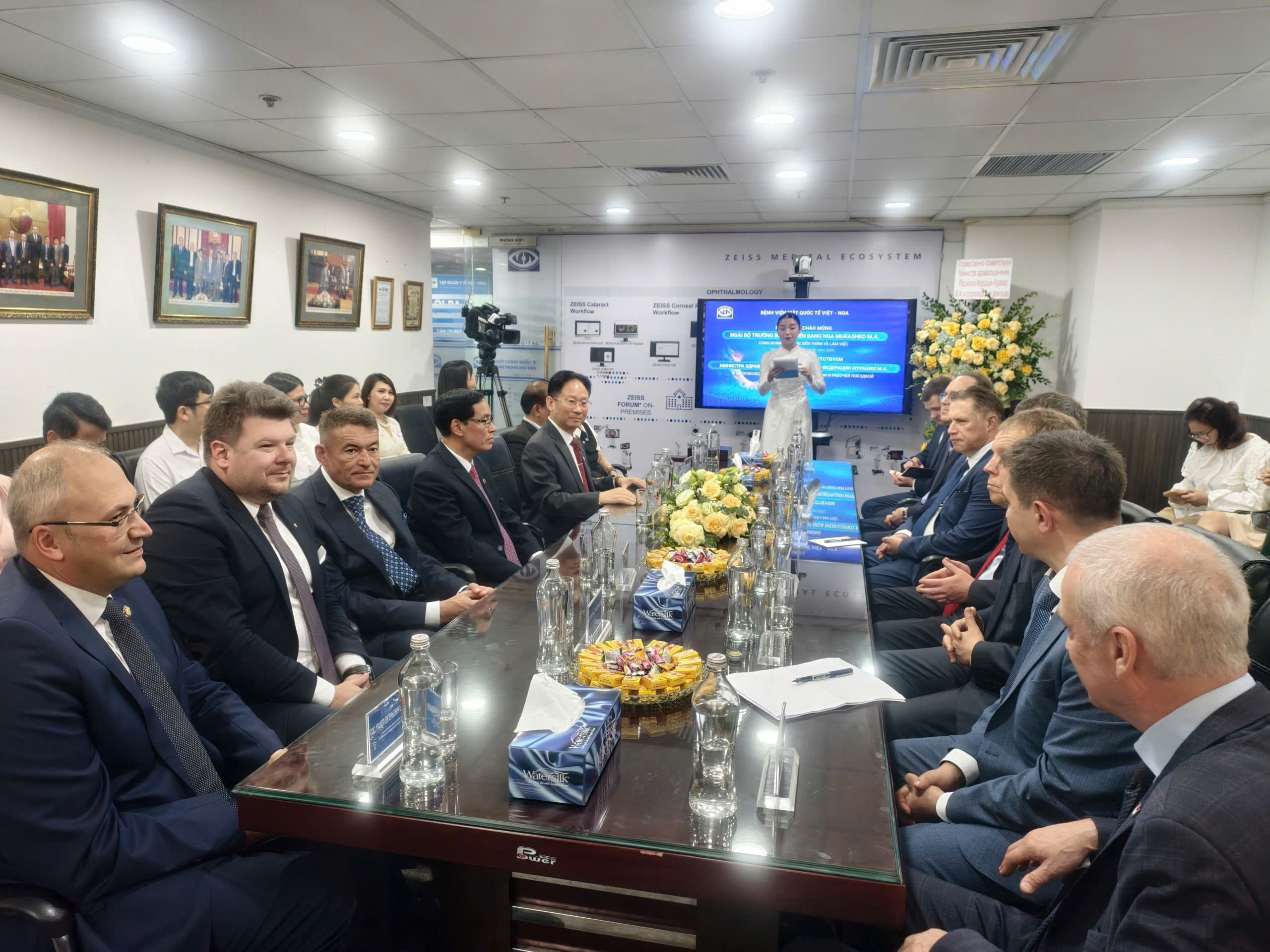 Bộ trưởng Bộ Y tế Nga thăm Bệnh viện Mắt Quốc tế Việt – Nga- Ảnh 3. Bộ trưởng Bộ Y tế Nga thăm Bệnh viện Mắt Quốc tế Việt – Nga- Ảnh 3.