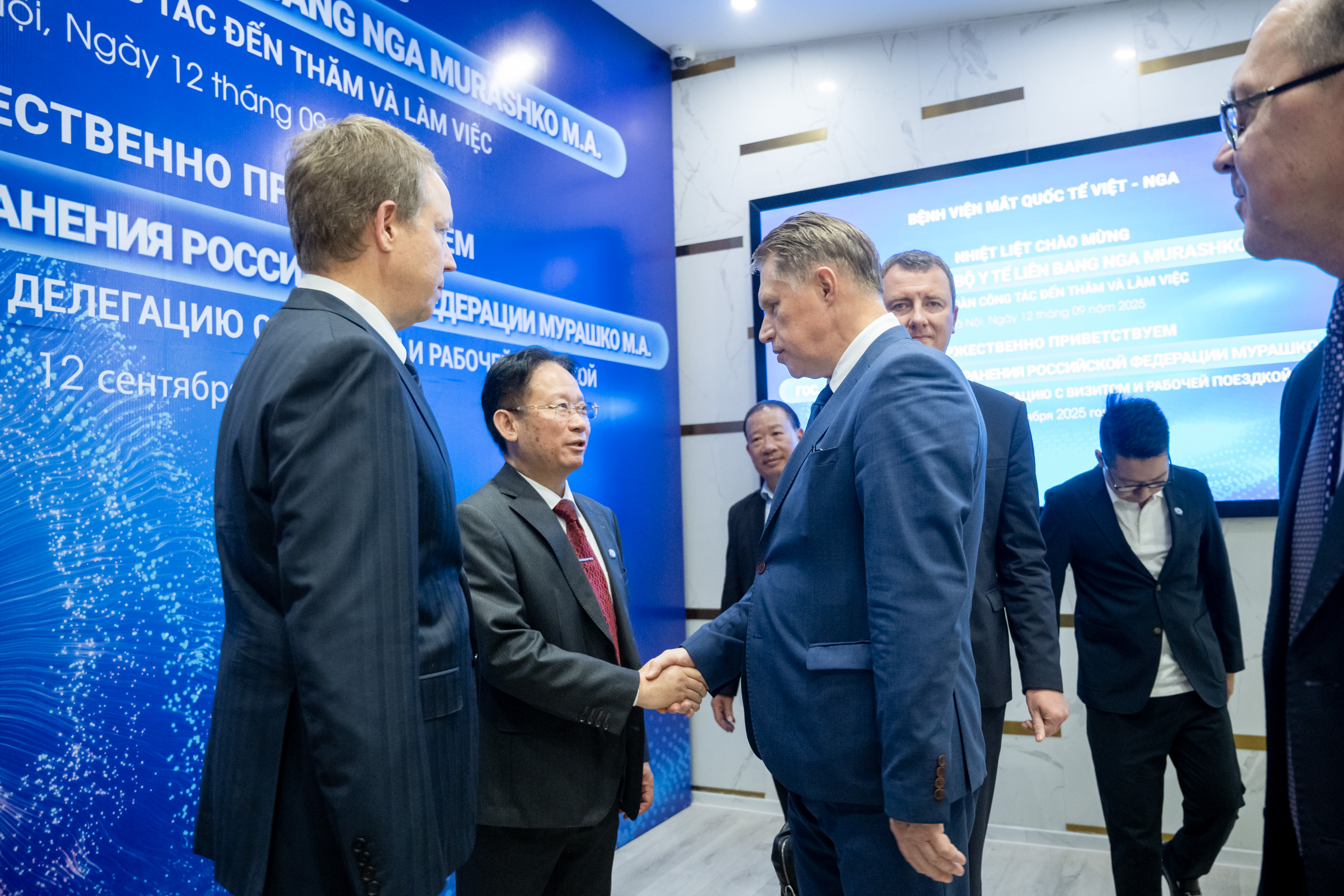 Bộ trưởng Bộ Y tế Nga thăm Bệnh viện Mắt Quốc tế Việt – Nga- Ảnh 5. Bộ trưởng Bộ Y tế Nga thăm Bệnh viện Mắt Quốc tế Việt – Nga- Ảnh 5.