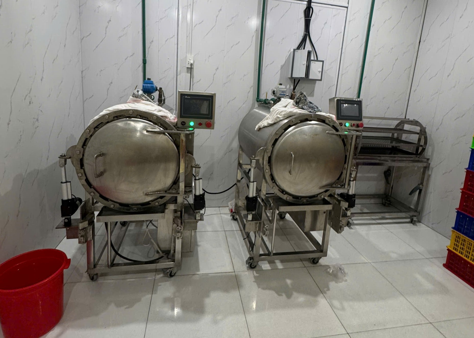 Quy mô gây choáng của tổng kho sản xuất nước yến giả tại Đà Nẵng - Ảnh 6. Quy mô gây choáng của tổng kho sản xuất nước yến giả tại Đà Nẵng - Ảnh 6.