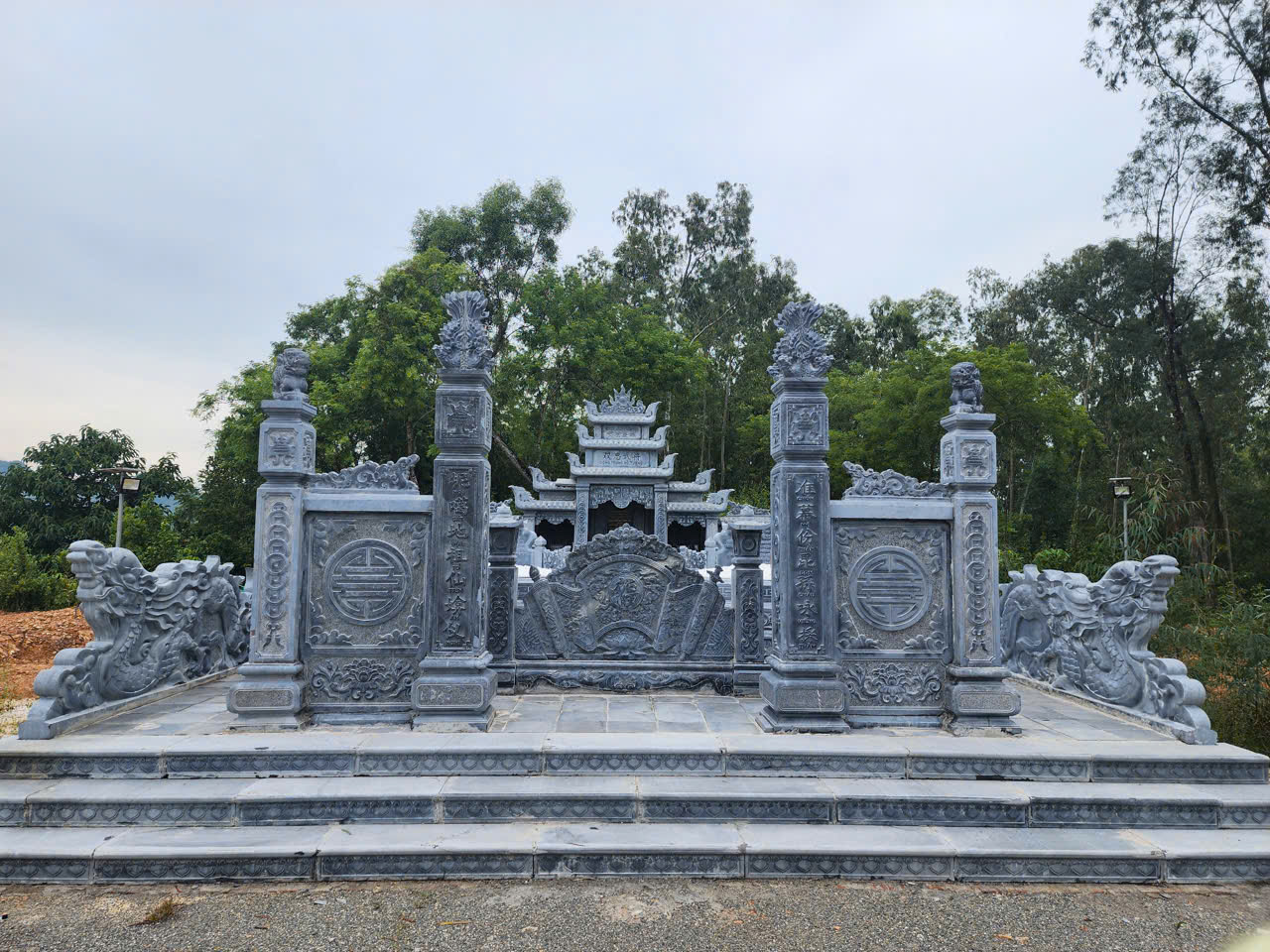 Điều chưa kể về ngôi đền Song Trung và mộ hai cha con công thần thời Hậu Lê ở Quảng Trị - Ảnh 6. Điều chưa kể về ngôi đền Song Trung và mộ hai cha con công thần thời Hậu Lê ở Quảng Trị - Ảnh 6.