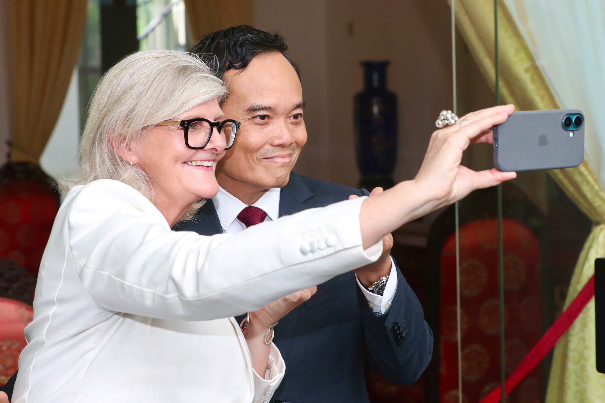 Toàn quyền Úc tham quan Hội trường Thống nhất, selfie cùng Bí thư Thành ủy TP HCM- Ảnh 7.