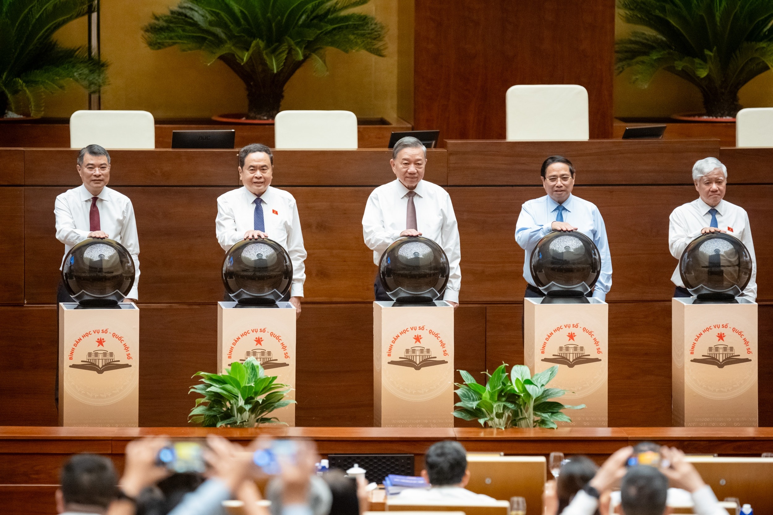 Tổng Bí thư Tô Lâm: "Bình dân học vụ số" phải trở thành một phong trào cách mạng- Ảnh 4. Tổng Bí thư Tô Lâm: "Bình dân học vụ số" phải trở thành một phong trào cách mạng- Ảnh 4.