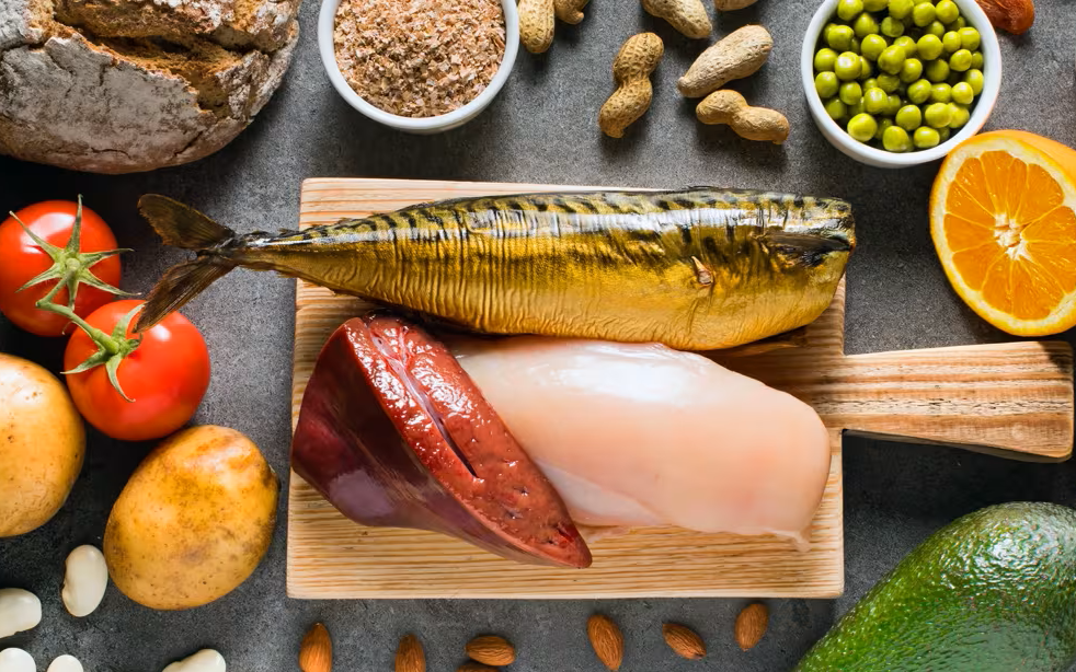 Muốn trẻ hơn tuổi, hãy ăn món có vitamin này - Ảnh 2.