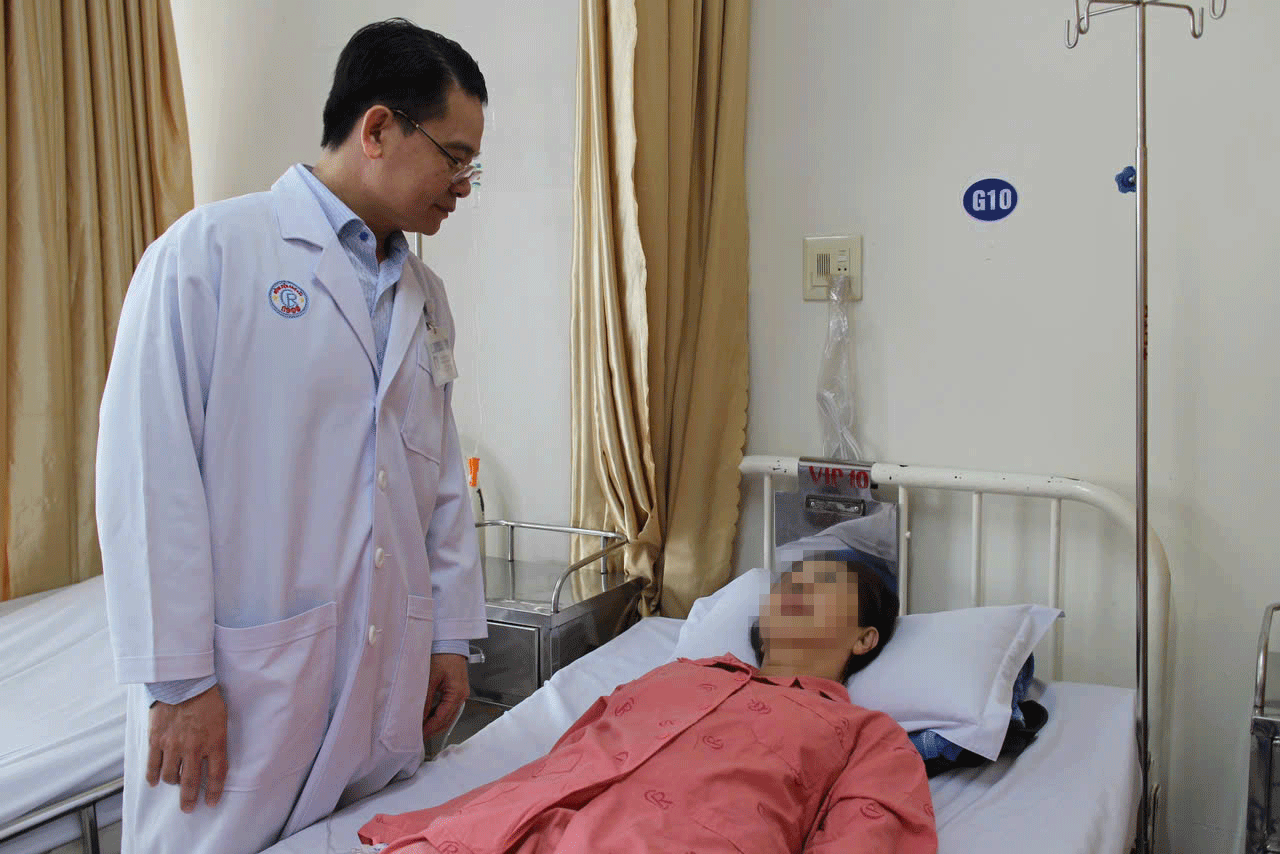 Tiền mất tật mang vì làm đẹp "dạo" - Ảnh 1.