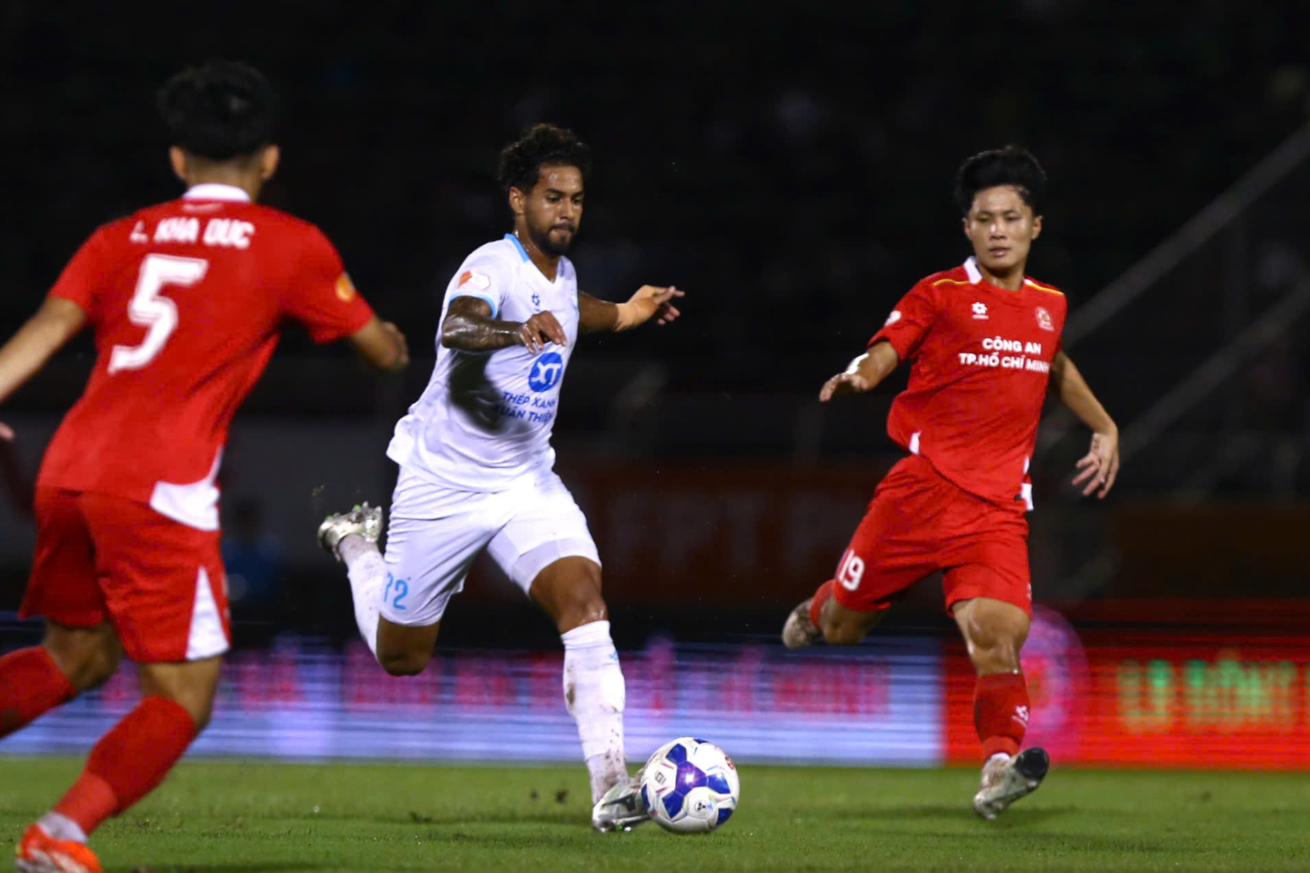 CLB Công an TP HCM suýt thắng nhà đương kim vô địch V-League - Ảnh 1.