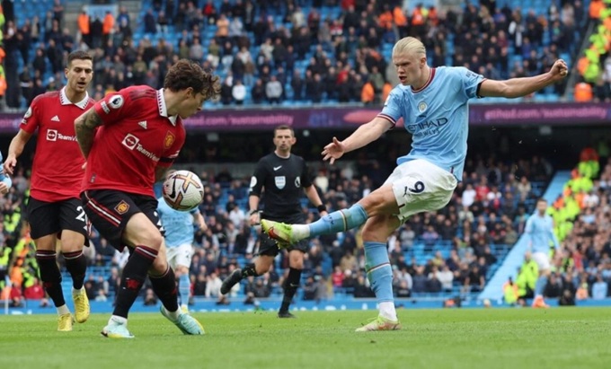 Soi tỉ số trận Manchester City - Manchester United: Lấy công bù thủ - Ảnh 1.