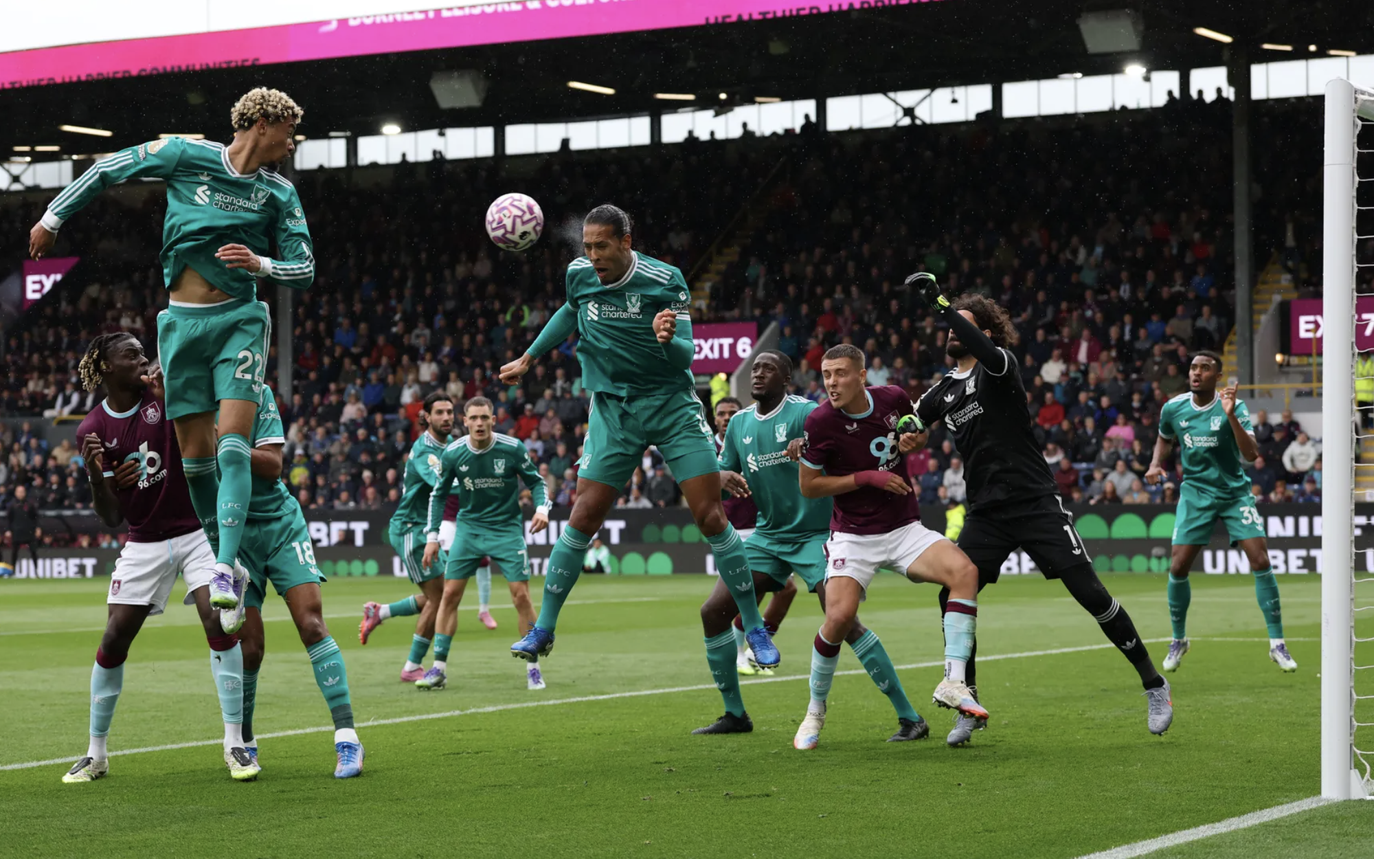 Haaland ghi 2 bàn, Man City nhấn chìm Man United xuống cuối bảng - Ảnh 4.