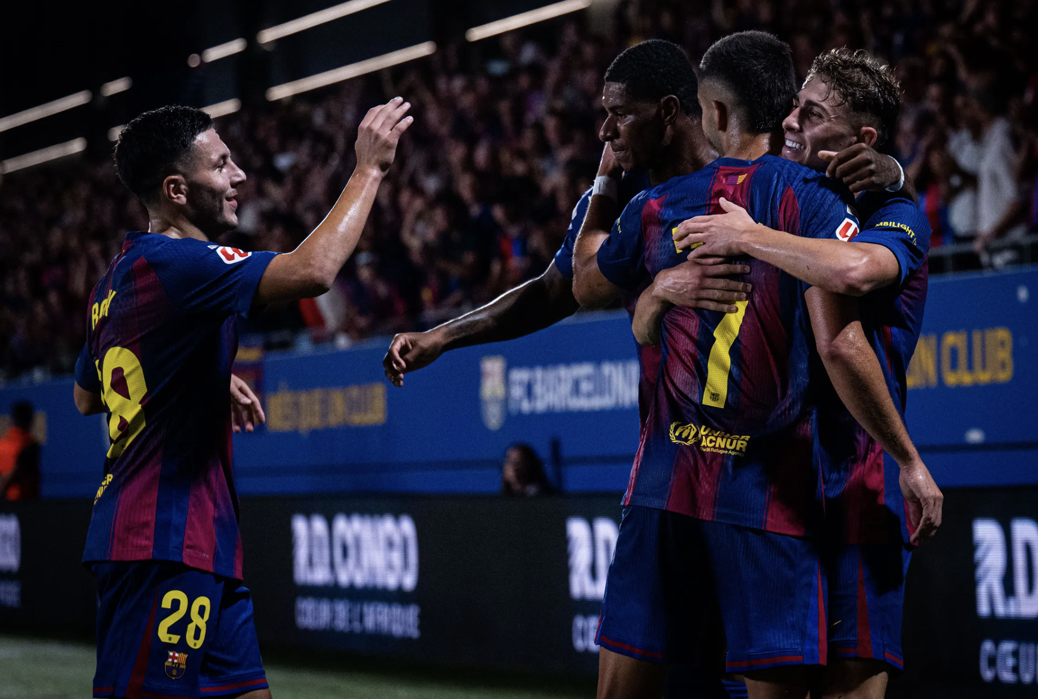 Barcelona "hủy diệt" Valencia 6 bàn, áp sát ngôi đầu La Liga- Ảnh 4.