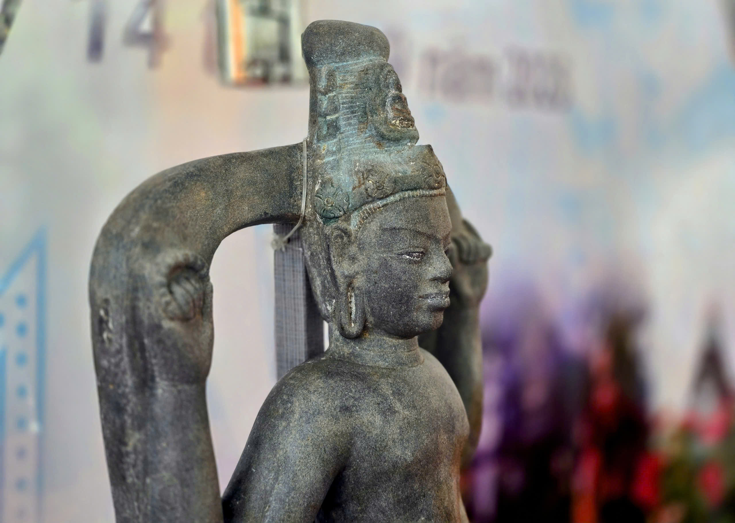 Cận cảnh bảo vật quốc gia - Tượng Avalokitesvara Bắc Bình - Ảnh 9. Cận cảnh bảo vật quốc gia - Tượng Avalokitesvara Bắc Bình - Ảnh 9.