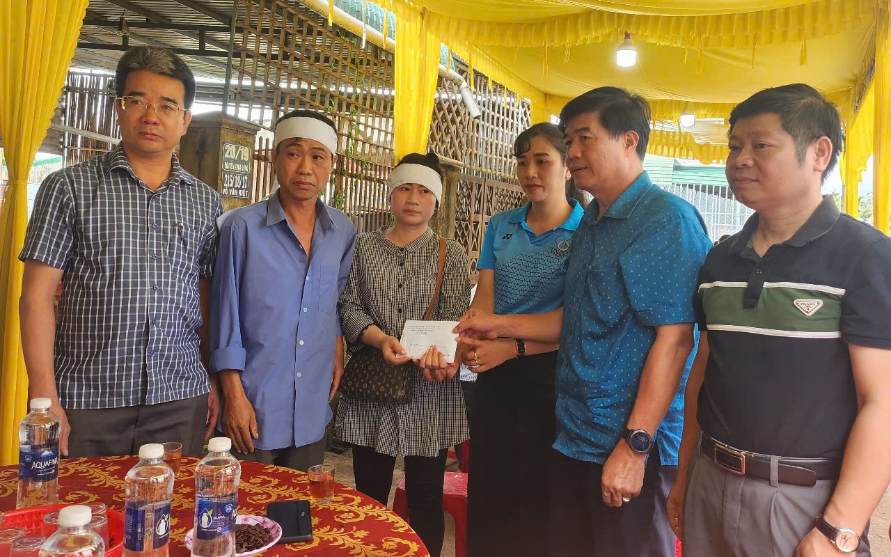 Lãnh đạo tỉnh Đắk Lắk biểu dương cháu trai dũng cảm cứu bạn trong vụ thảm án- Ảnh 2.